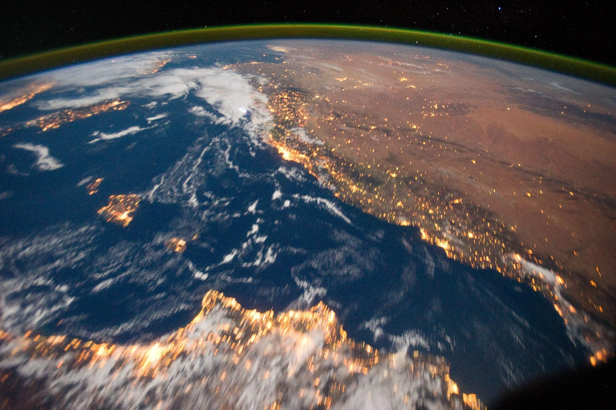 Photo showing: View of Earth taken during ISS Expedition 29.