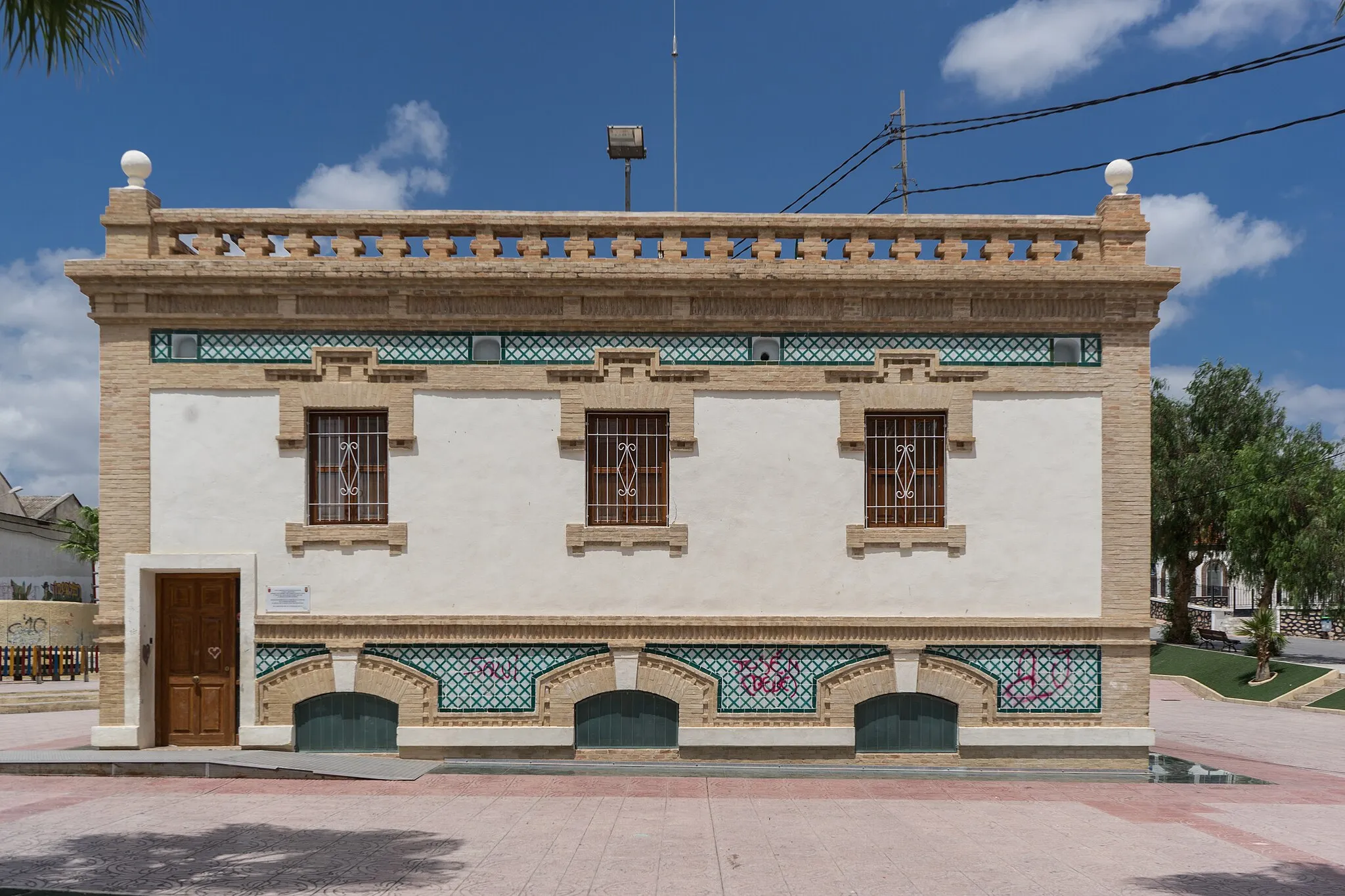 Photo showing: Albergue en la antigua estación de tren de Campos del Rio