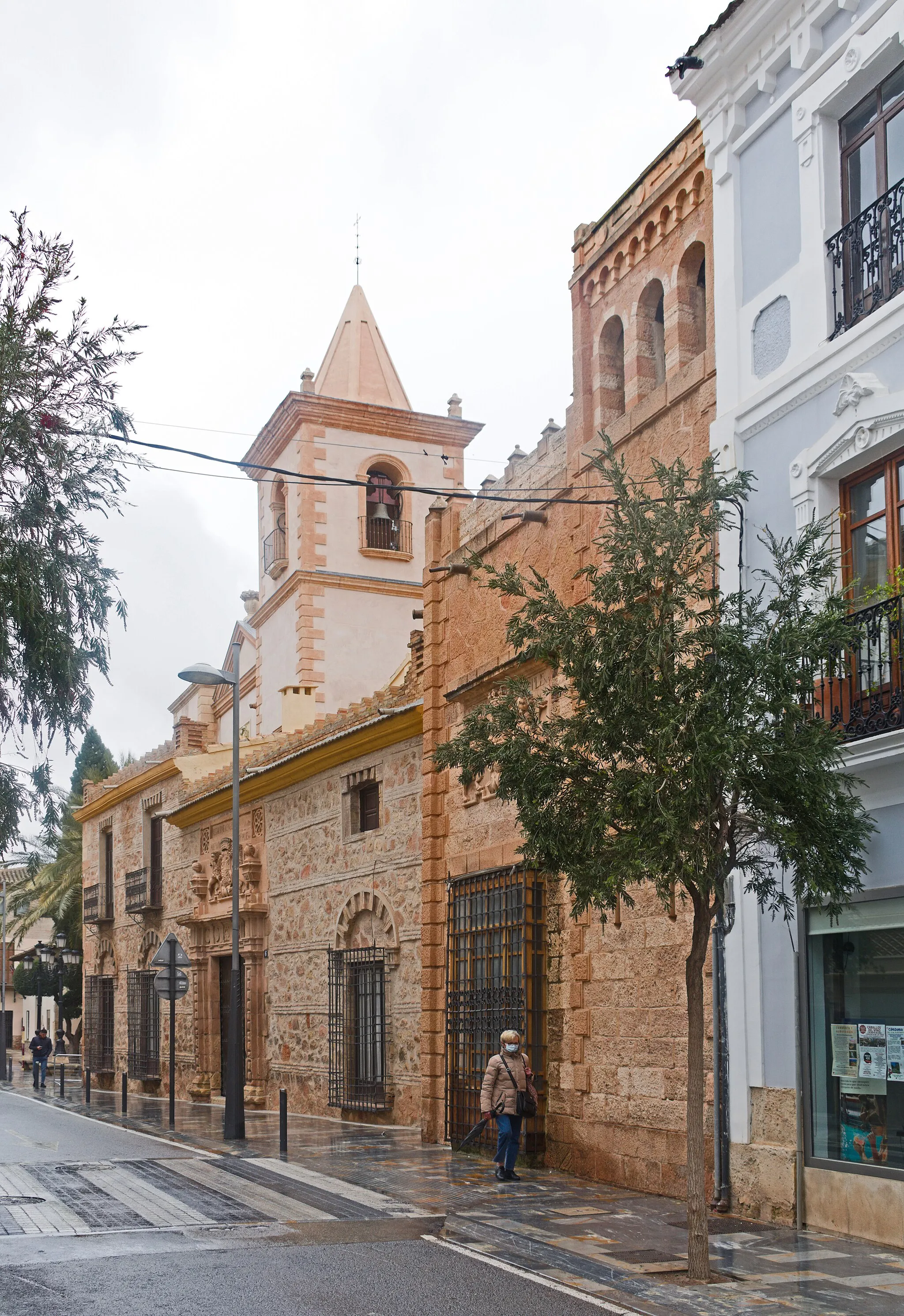 Photo showing: Palacio de los Condes de San Julián (Calle Lope Gisbert 6), Lorca, Murcia, Spain. Church of San Mateo is visible at the background.