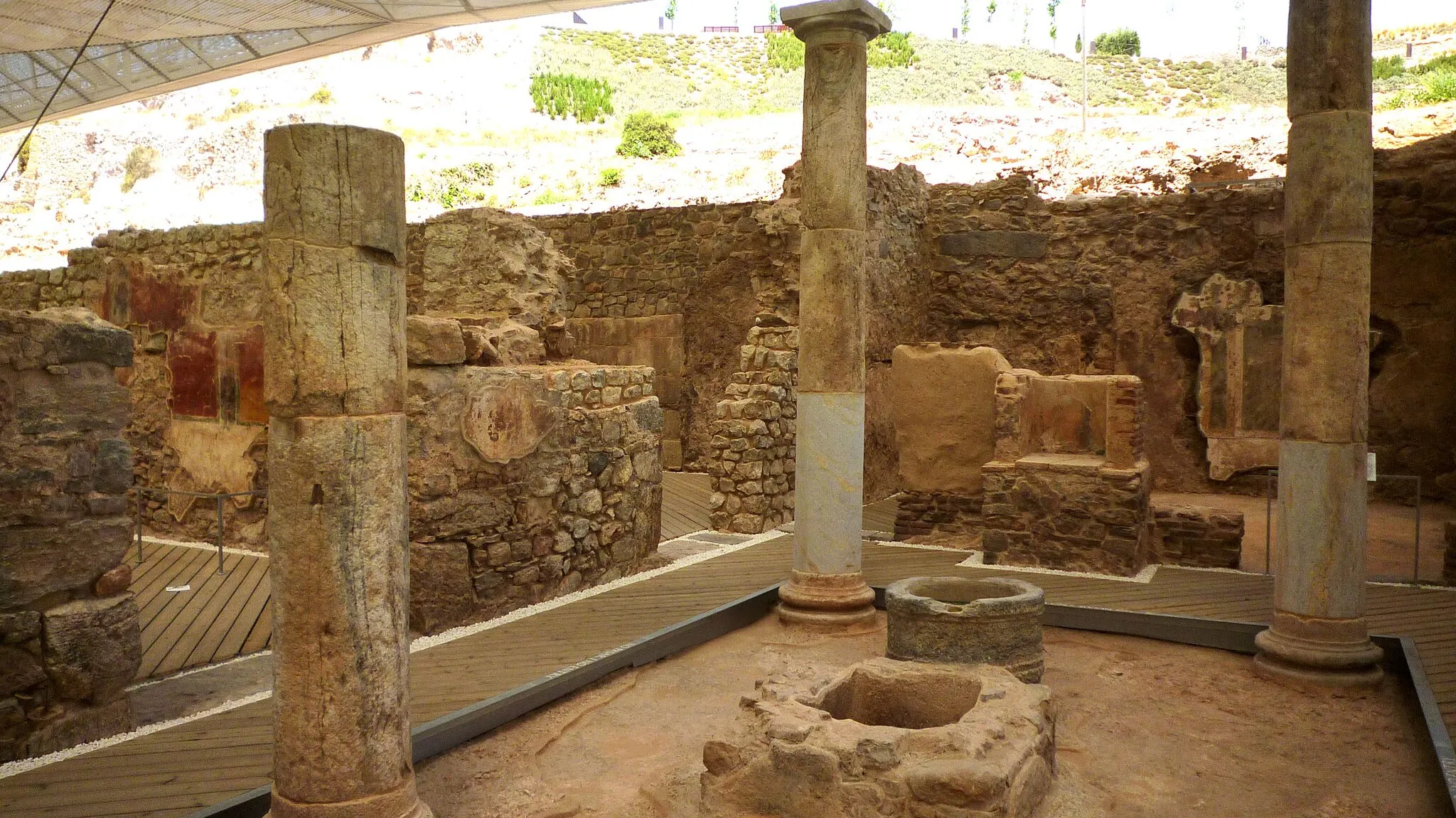 Photo showing: Edificio del atrio toscano en el barrio del foro romano de Cartagena (España).