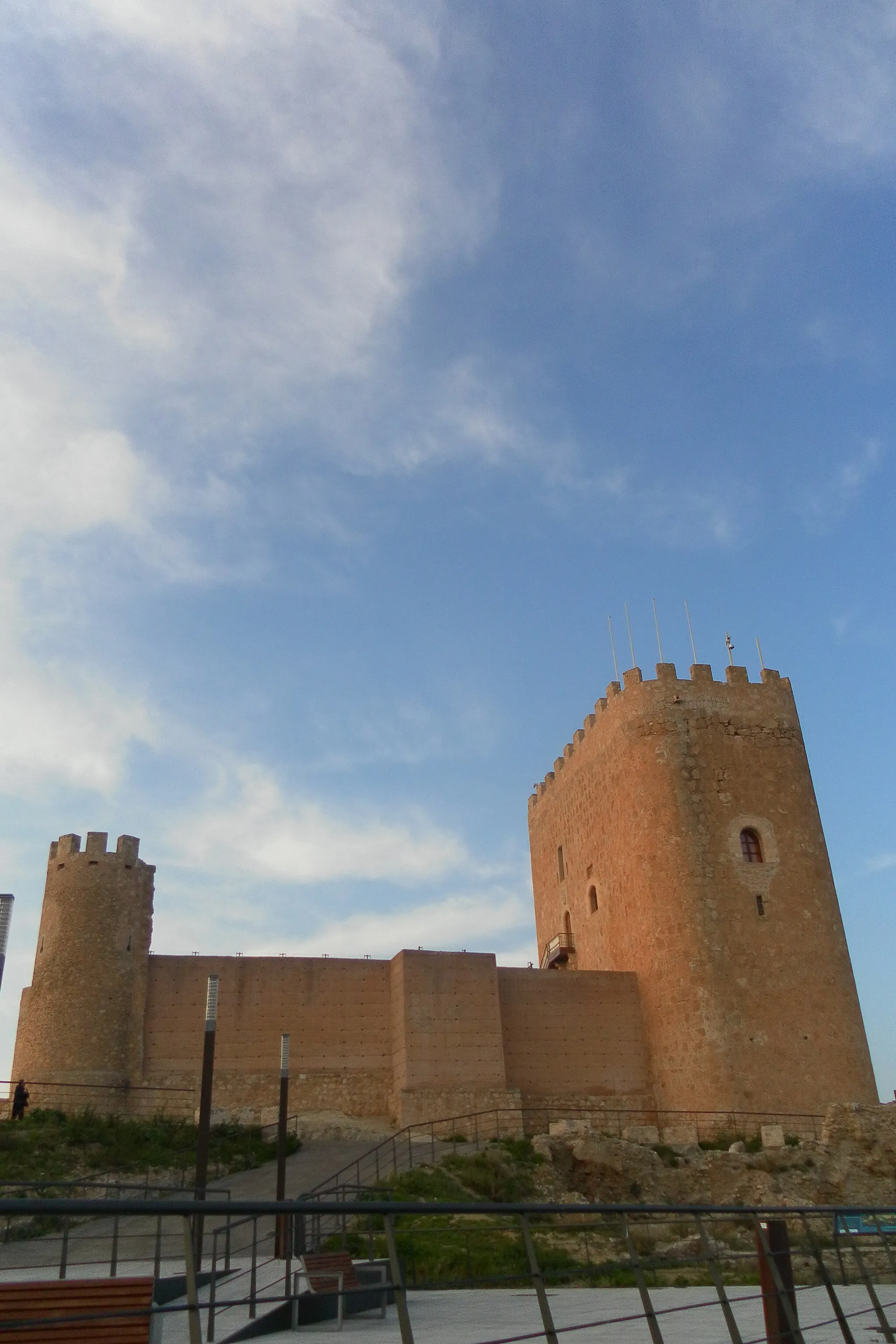 Photo showing: Castillo de Jumilla (Región de Murcia, España). Edificado a mediados del siglo XV sobre restos de otro anterior.