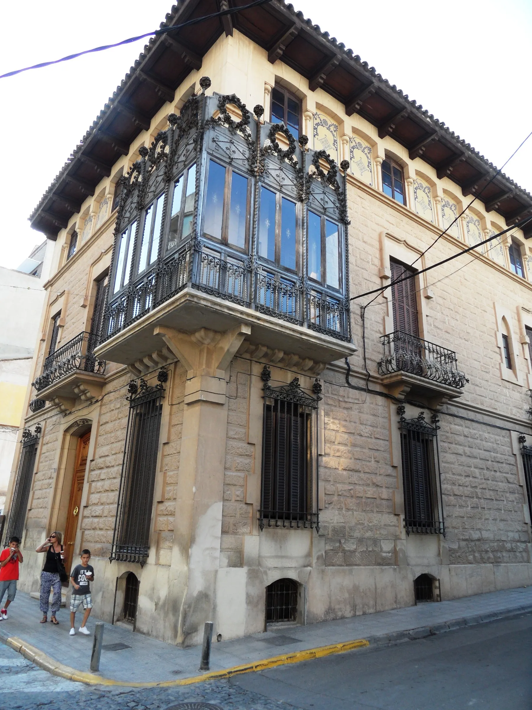 Photo showing: Casa modernista de la calle Cánovas.