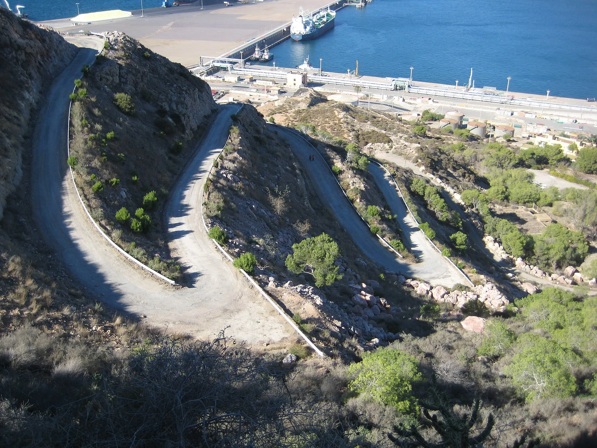 Photo showing: Carretera de acceso a la Batería de Aguilones desde el puerto de Escombreras.