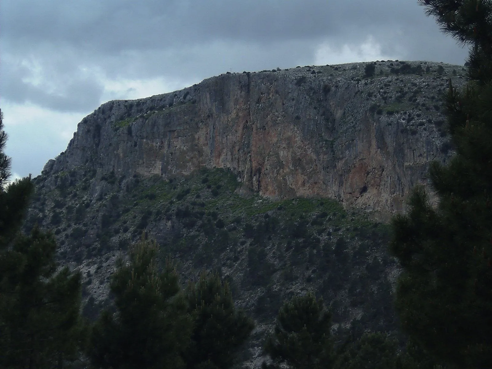 Photo showing: Caravaca de la Cruz, Murcia, España. Peña Rubia. -- Caravaca de la Cruz, Murcia, Spain. Mountain of the Peña Rubia (Pena Rubia, Peñarrubia, Peñarubia).