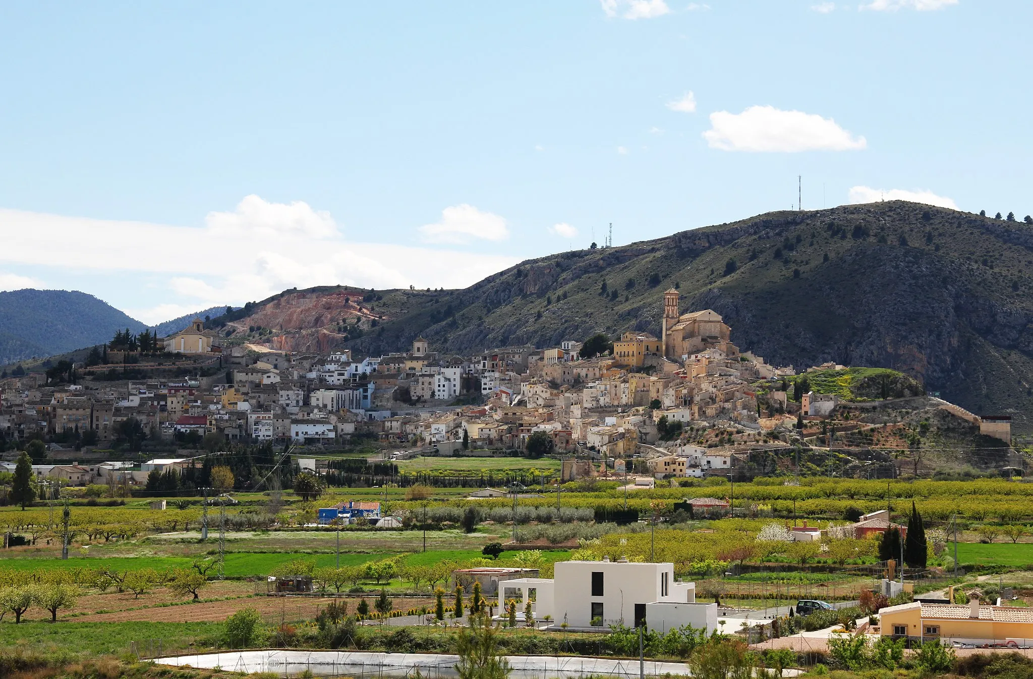 Photo showing: La ciudad de Cehegín, escoltada por el macizo de la Peña Rubia