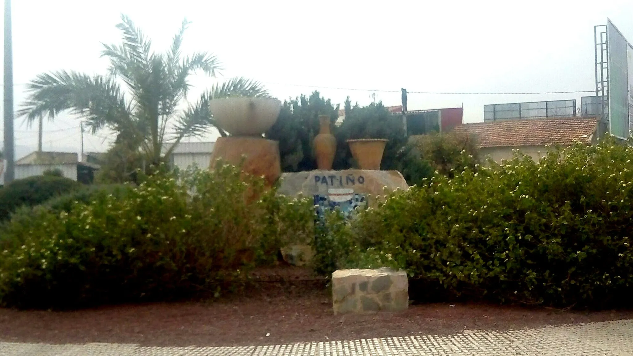 Photo showing: Esta imagen, tomada el día 24 de febrero de 2017, muestra el monumento que hay a la entrada de Patiño.