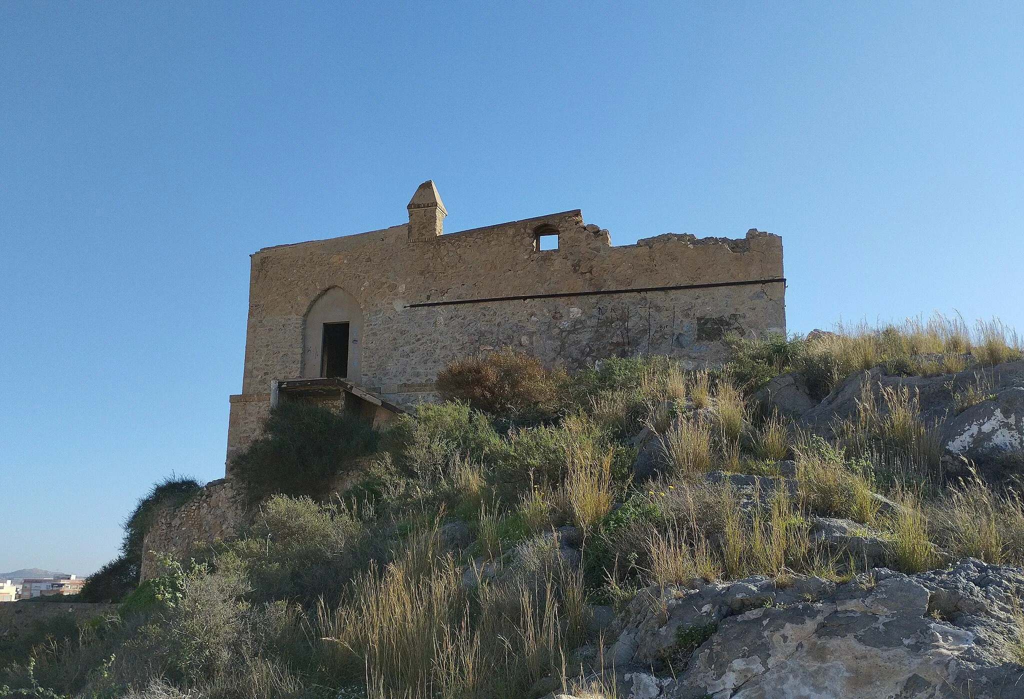 Photo showing: The Monte Sacro water tank, built in 1896 by the British company The Carthagena Mining and Water Co. Ltd., popularly known as the «English Water Company».