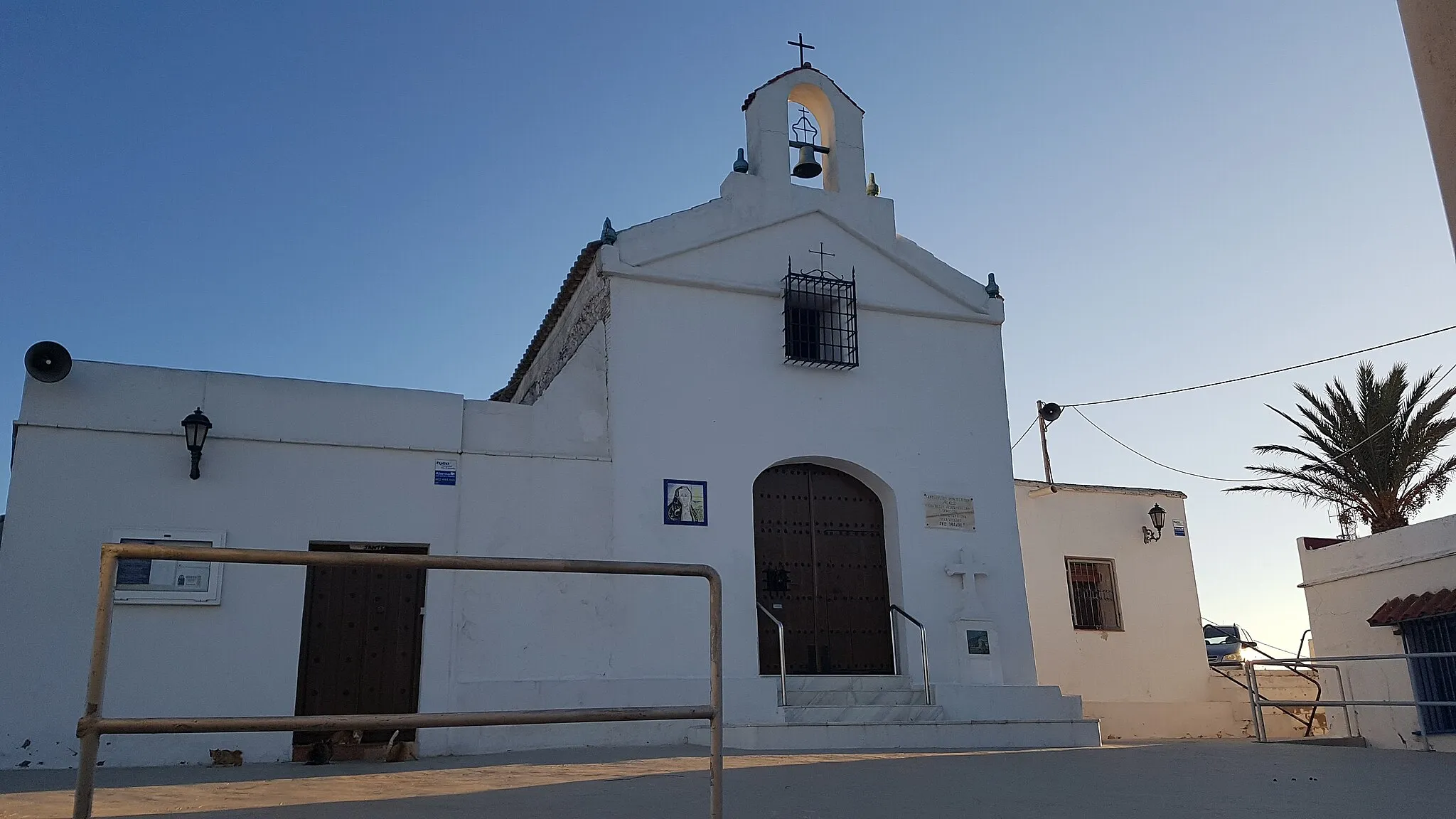 Photo showing: The hermitage or sanctuary of Nuestra Señora de la Soledad of Mount Calvario is a small building of Roman Catholic worship in Cartagena (Spain). It was built in the 18th century, and is located on top of Mount Calvario, in the Santa Lucía deputation. In the month of March a popular pilgrimage takes place that starts from the Church of Santiago towards the hermitage.