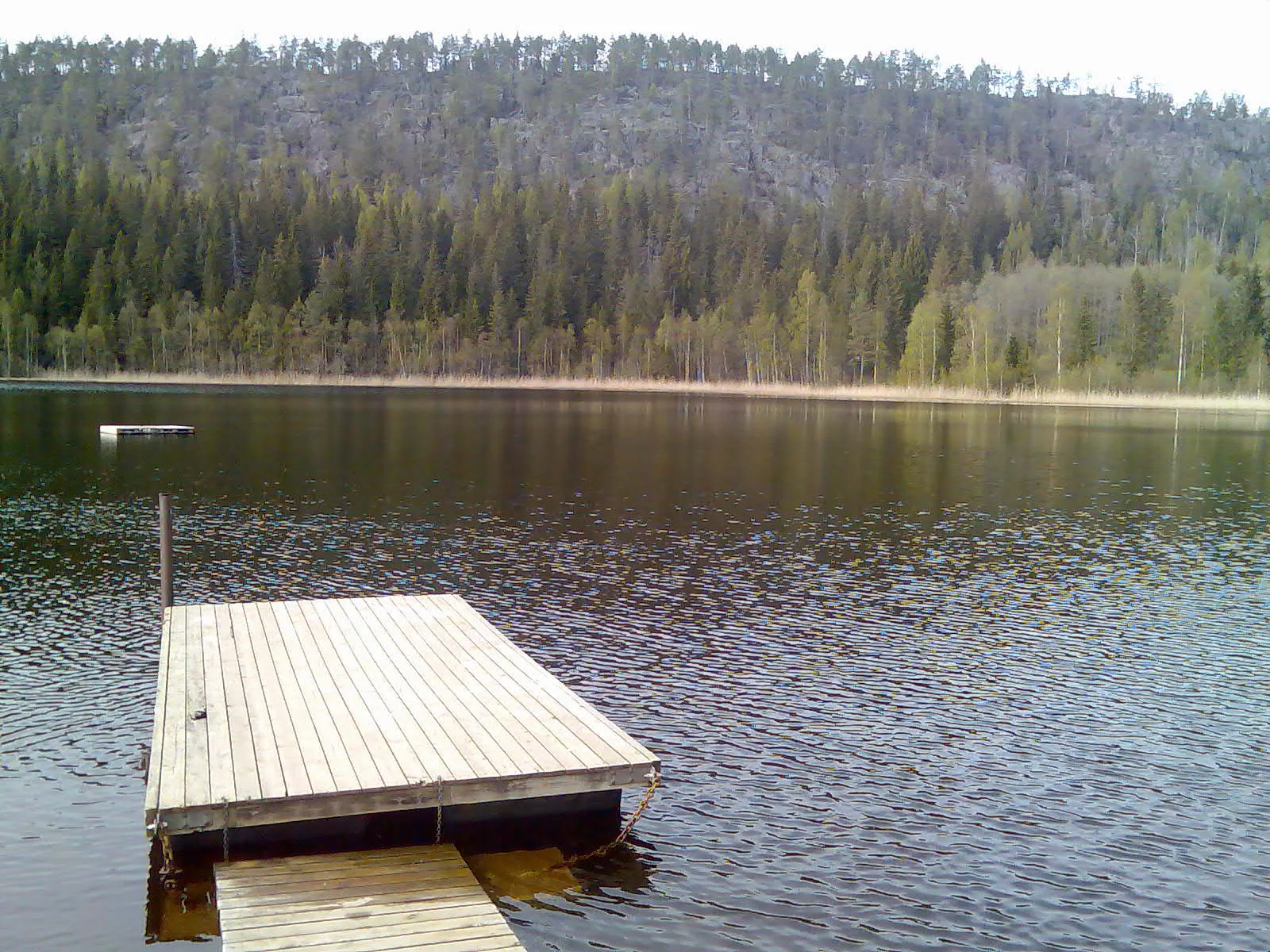 Photo showing: En sommarbild av Hulitjärnen i Sundsvall. Här är härliga att ta ett dopp.