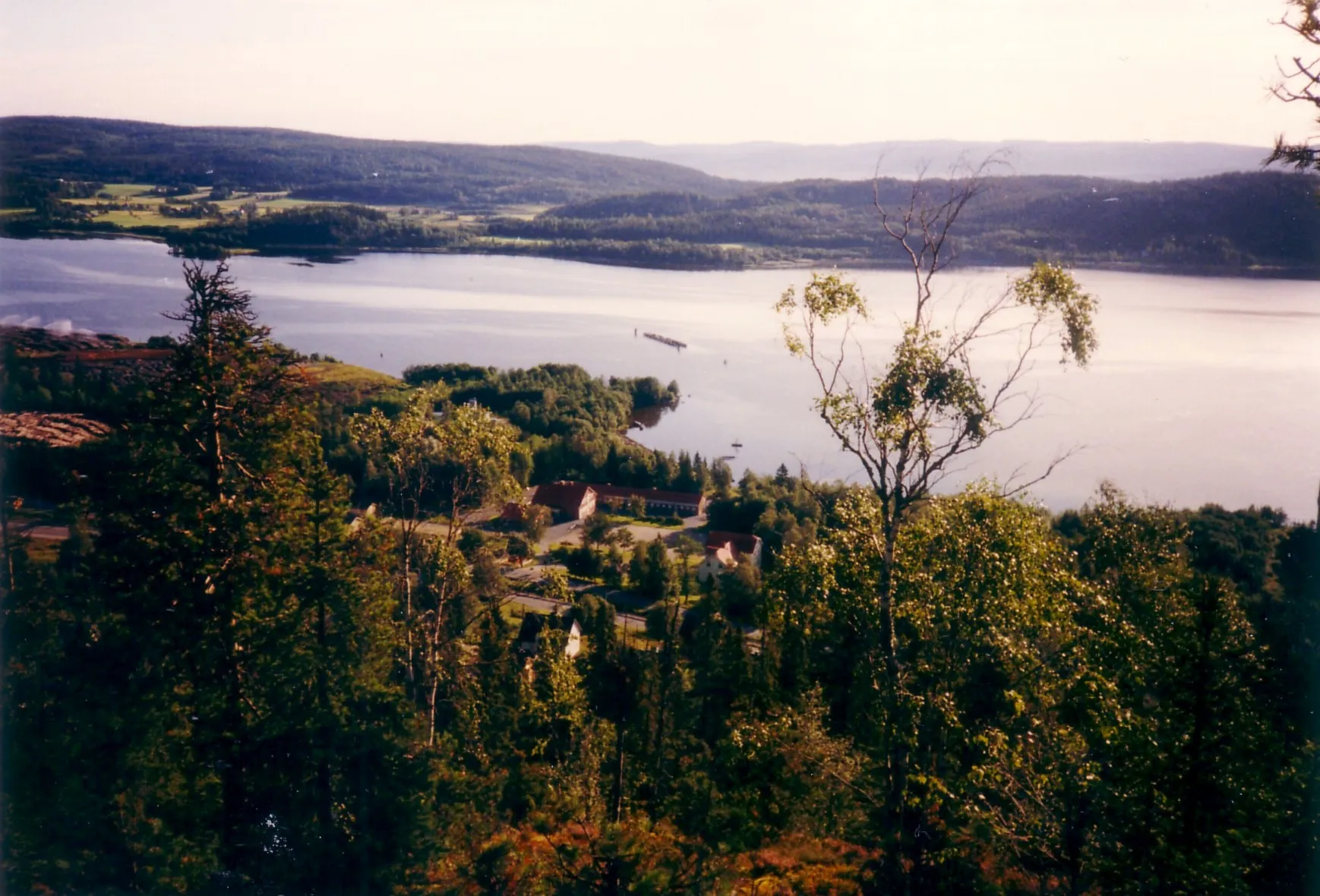 Photo showing: Utsikt över Bollstafjärden från Väjaberget