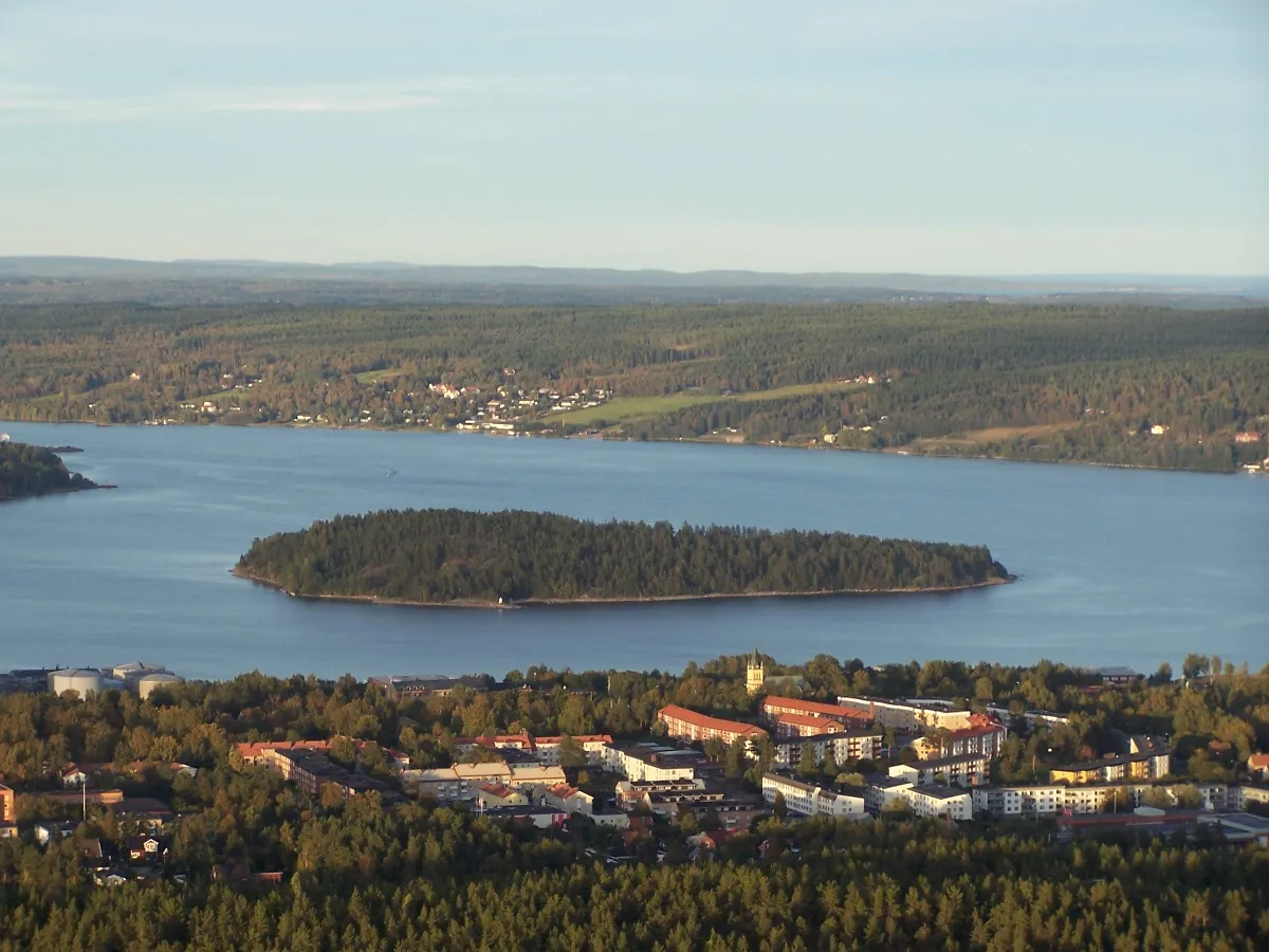 Photo showing: The island Tjuvholmen and Skönsmon in Sundsvall, view from Södra Berget, Sweden