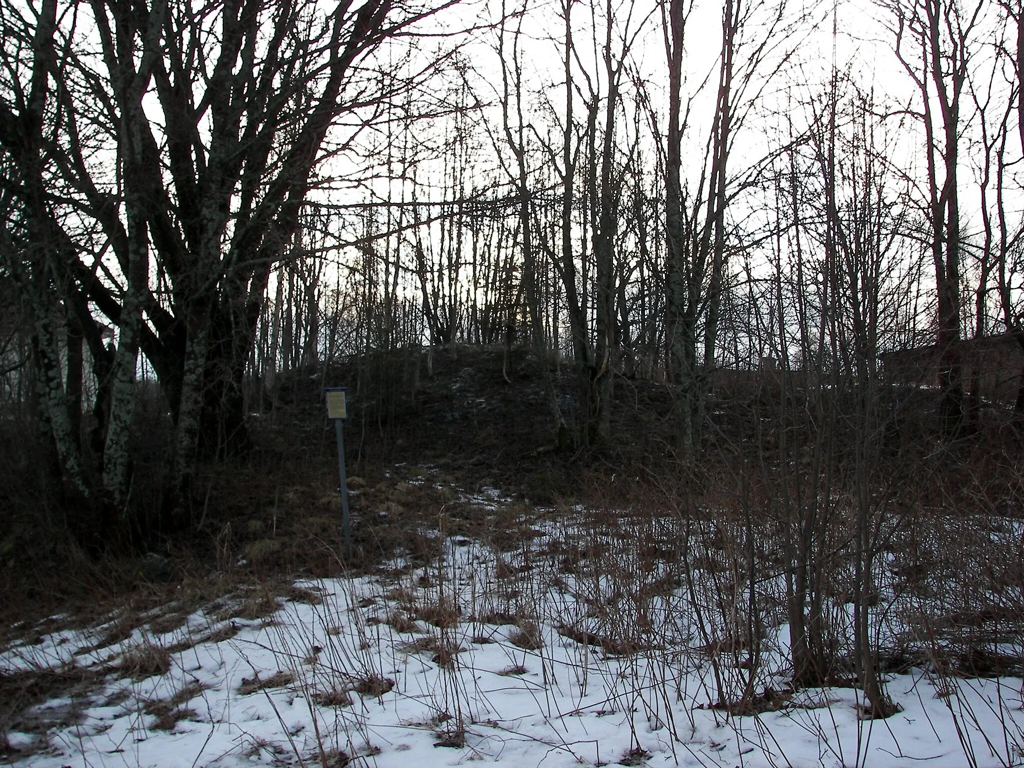Photo showing: Burial mound at Bruksgränd in Finsta, Sundsbruk.