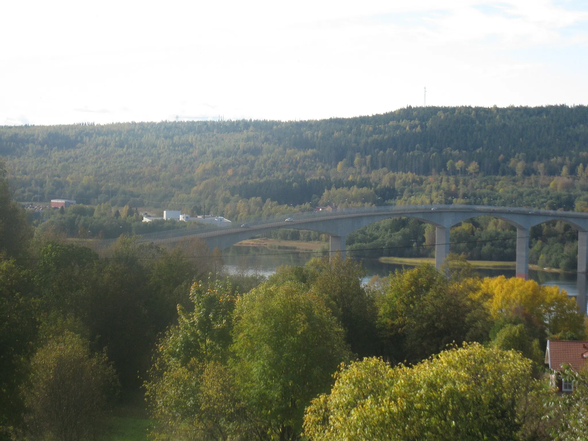 Photo showing: Bridge connecting the island of Alnö with the mainland (Sweden)
