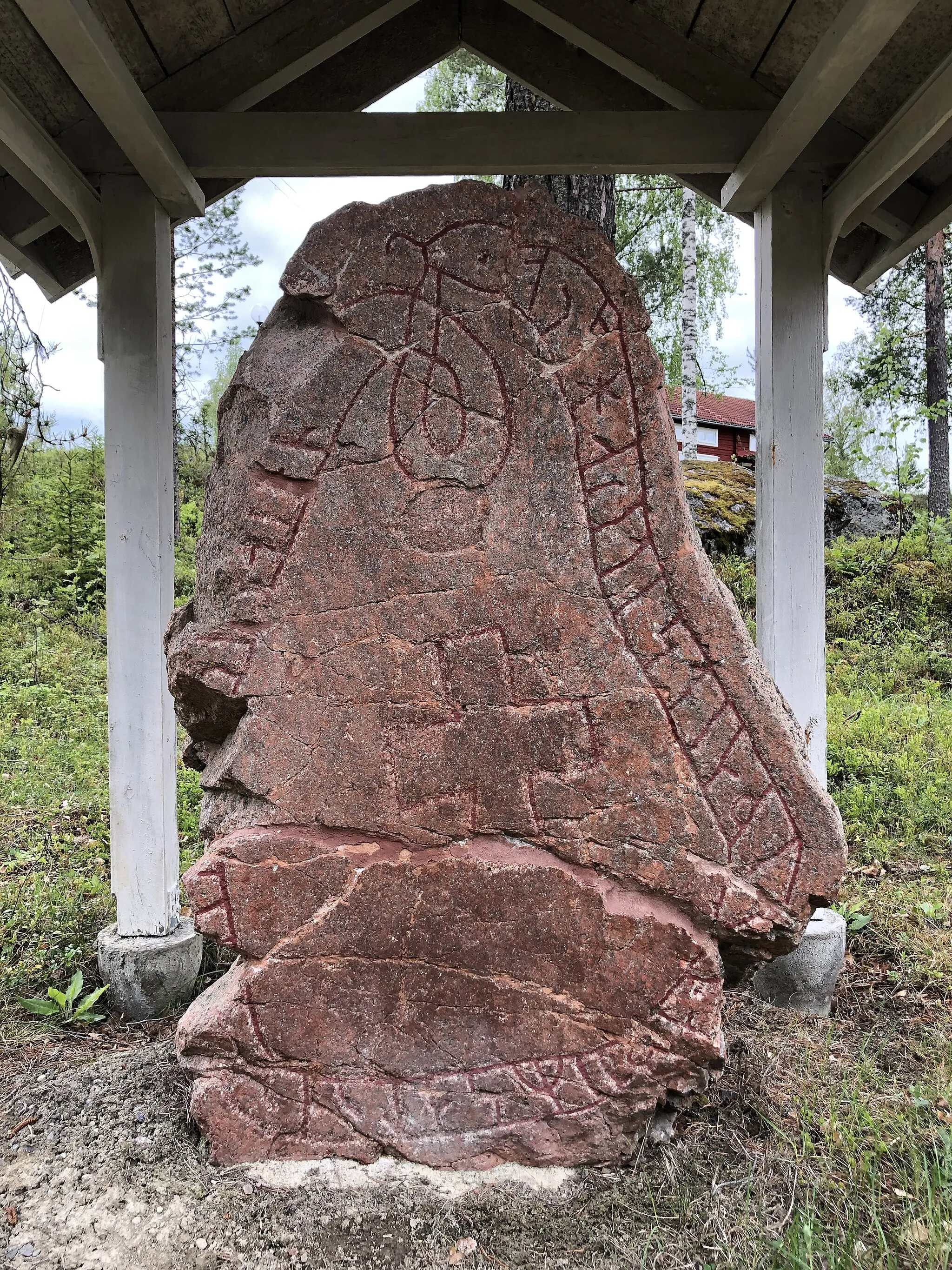 Photo showing: Medelpad runic inscription 8 (M 8), Tuna parish