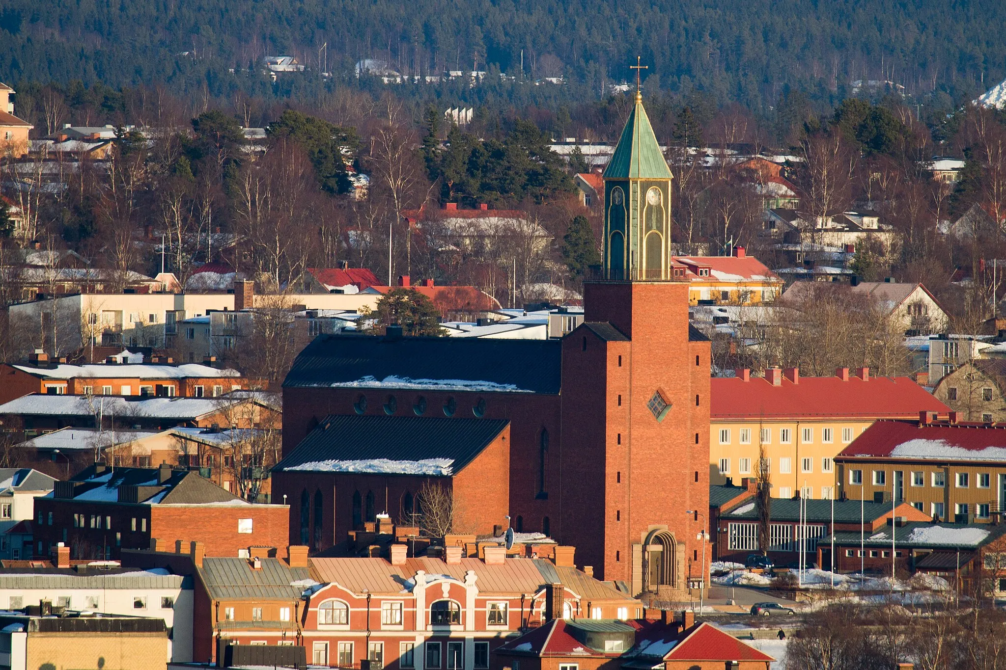 Photo showing: "Stora kyrkan" ("Big church"), Östersund, Diocese of Härnösand, Sweden. Seen from Frösön.