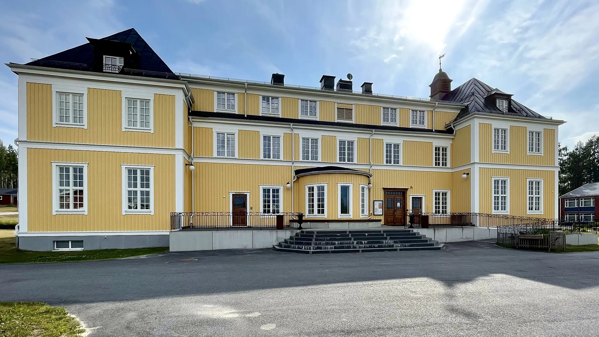Photo showing: Gamla tingshuset i Mellansel som numera är en hotell- och konferensbyggnad.