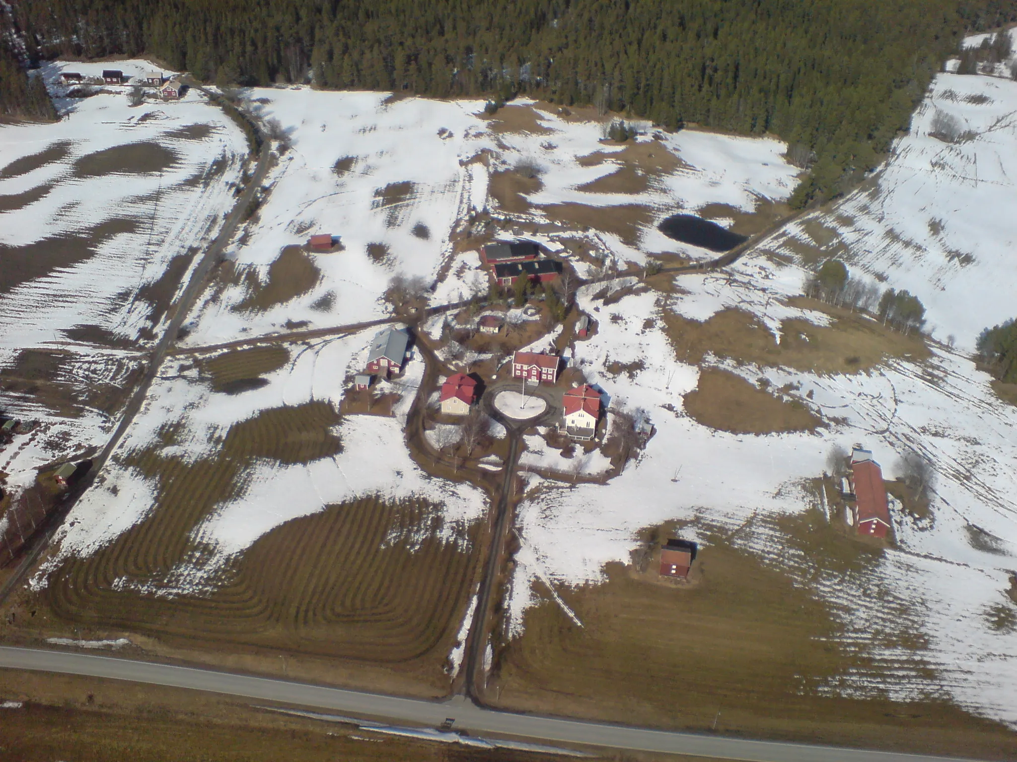 Photo showing: An aerial photo of a Swedish village in Jämtland County.