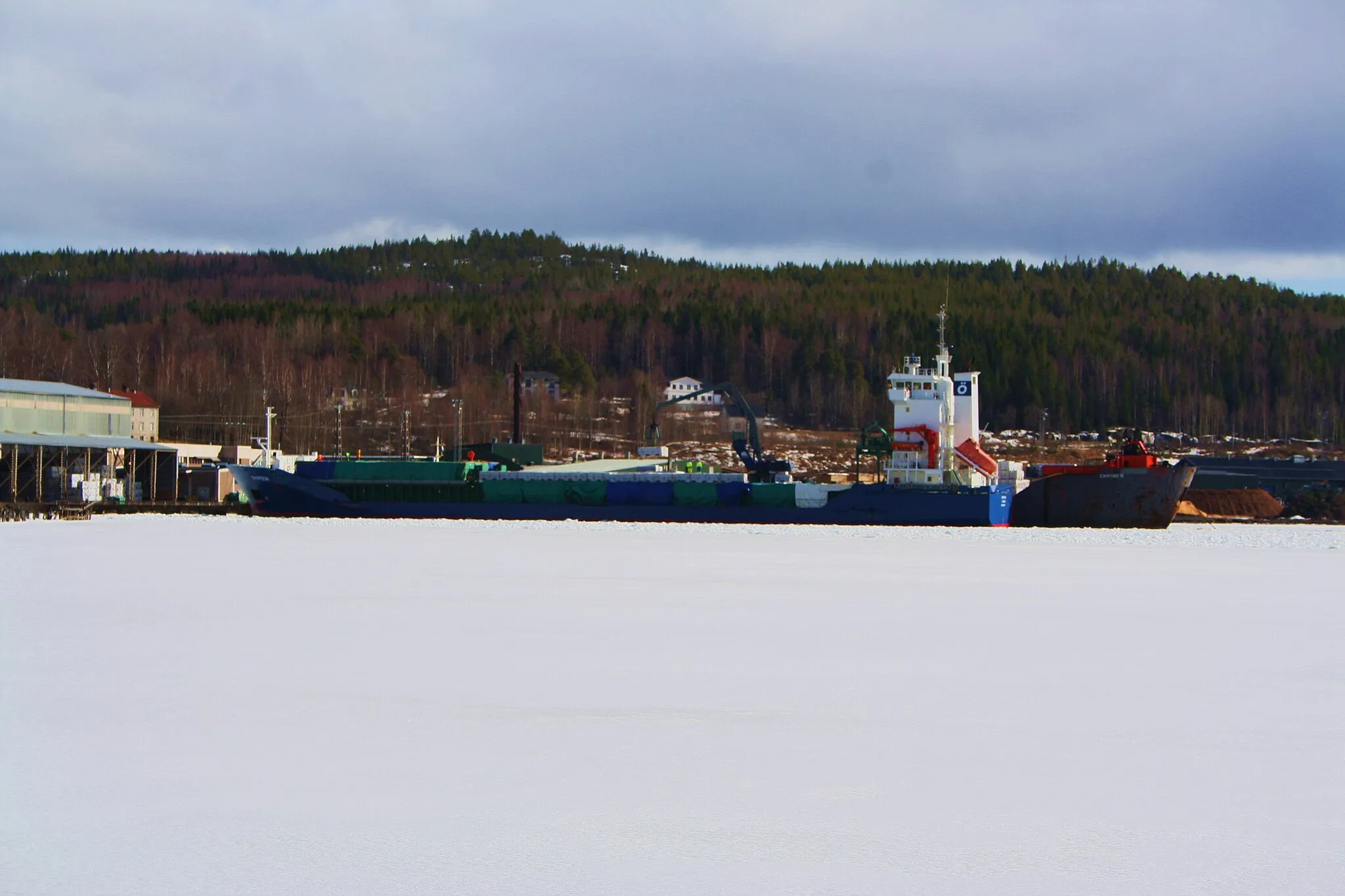Photo showing: Lugnviks hamn
