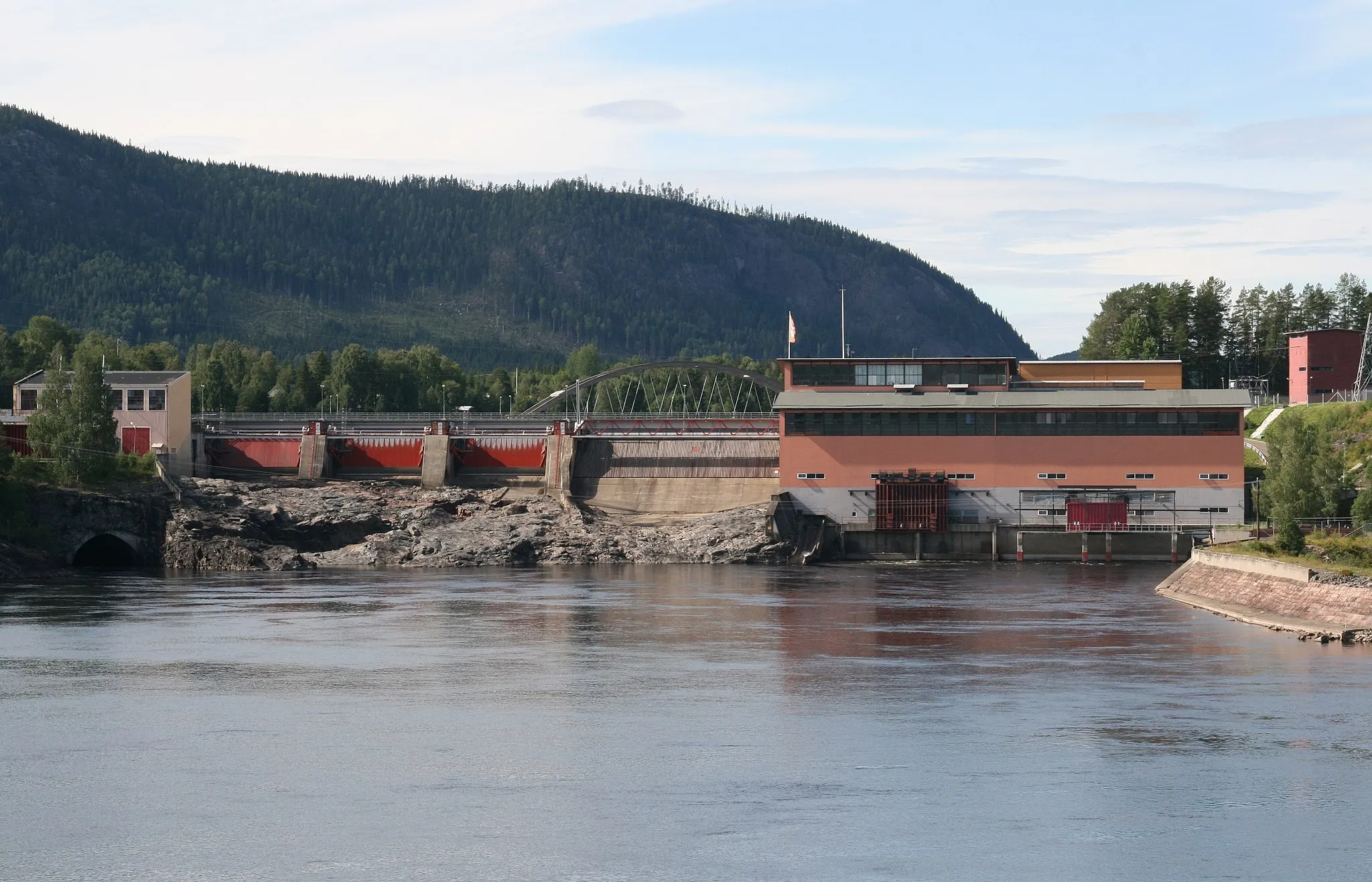 Photo showing: Hammarforsens powerplant in Indalsälven near Hammarstrand, Sweden