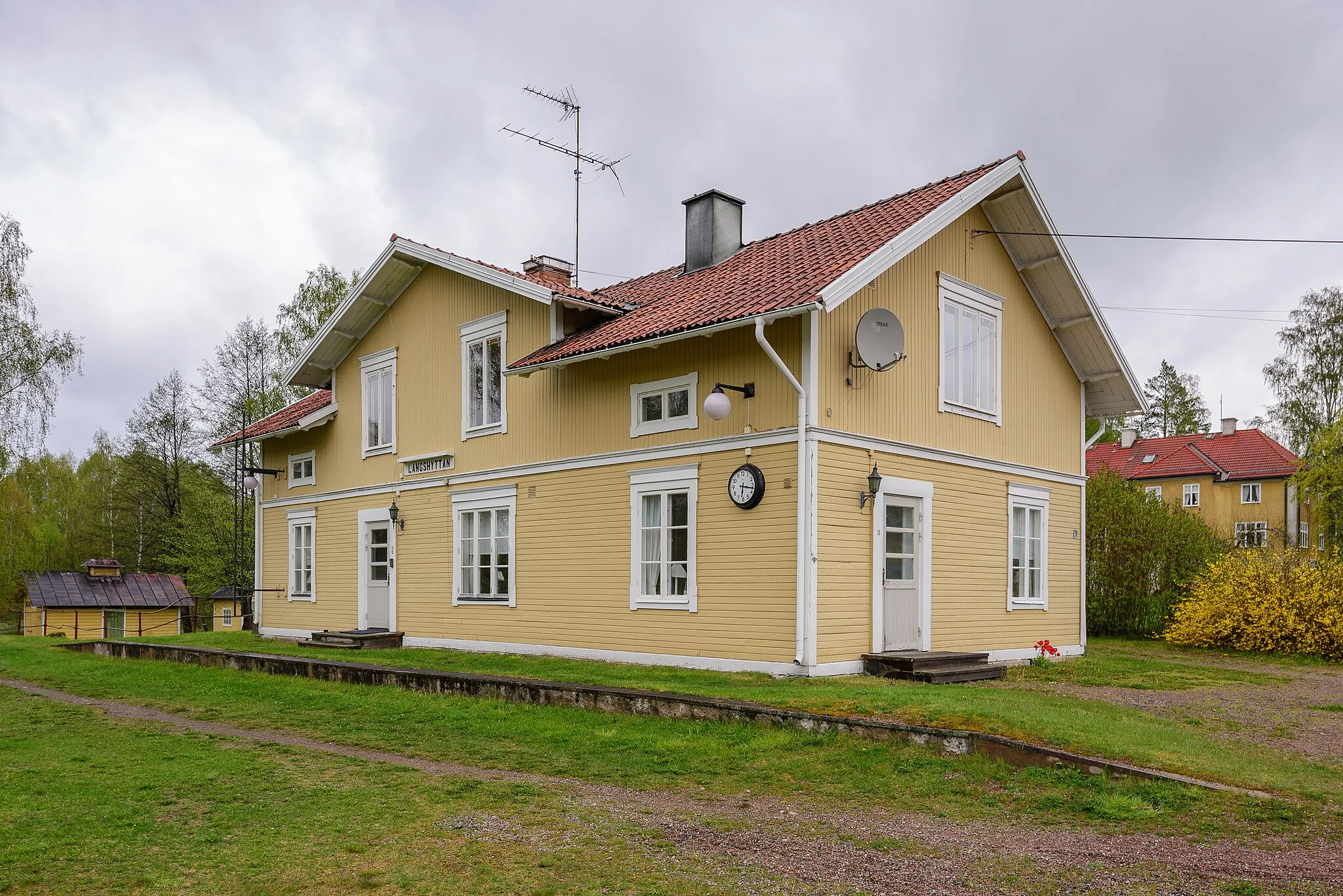 Photo showing: Railway station Långshyttan, Hedemora Municipality, Sweden. Former station at Byvalla - Långshyttan narrow-gauge railway