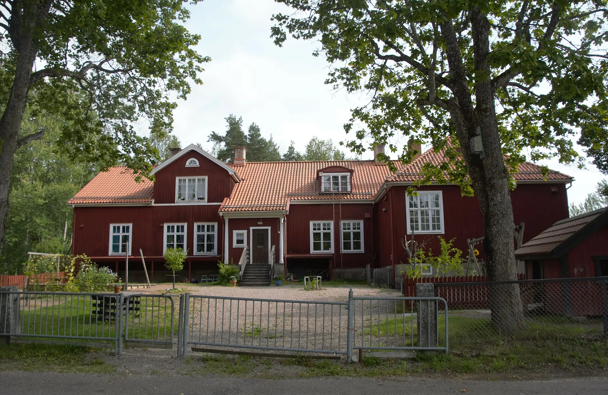 Photo showing: Karbenning bygdegård. Earlier part of Karbenning school at Nickebo