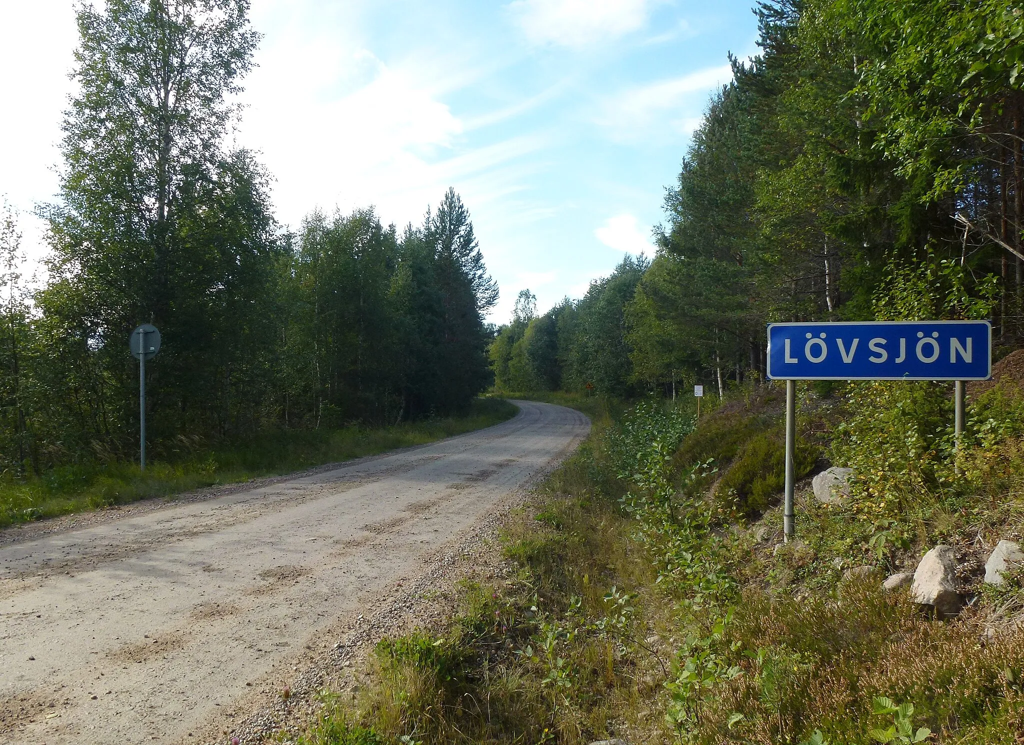 Photo showing: Lövsjön, ortsinfart