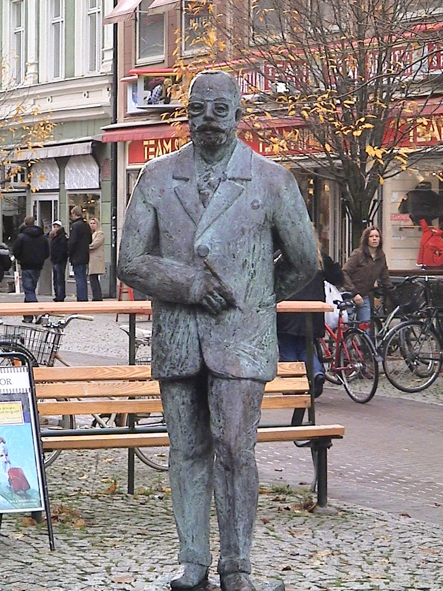 Photo showing: A statue of Gustaf Fröding in Karlstad, Sweden