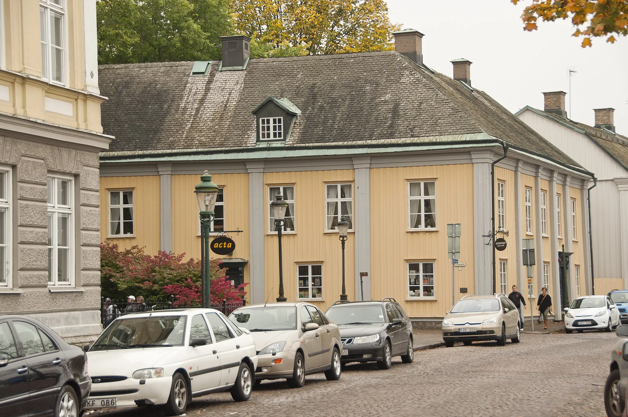 Photo showing: Hus i kvarteret Almen, Karlstad. Närmast Landshövdingegården