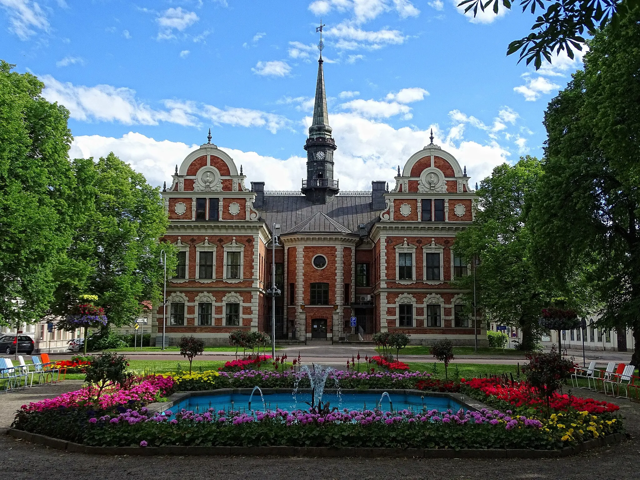 Photo showing: Söderhamn's city hall as seen from the park just north of it.