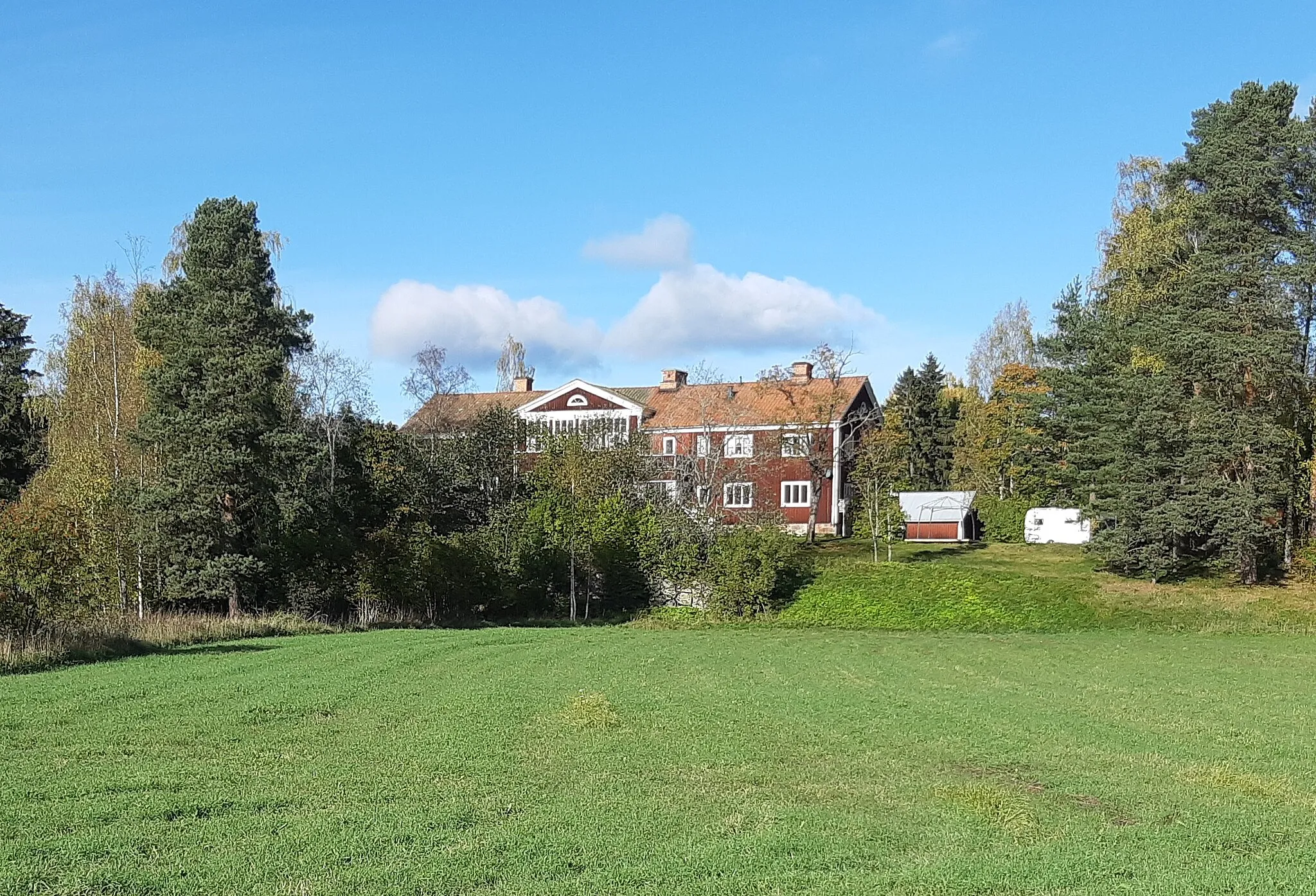 Photo showing: Bilden visar huset som var Norrbyns folkskola.