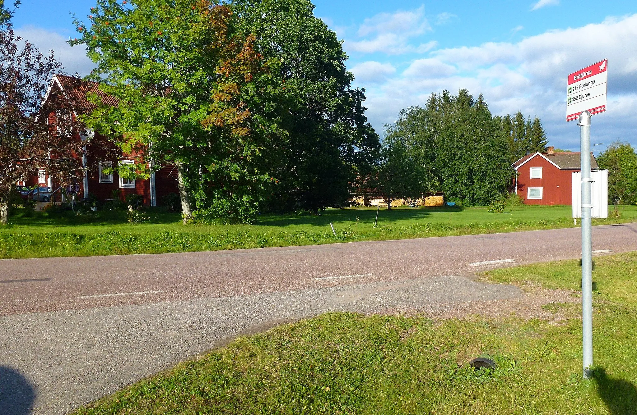 Photo showing: Busshållplatsen i Bröttjärna