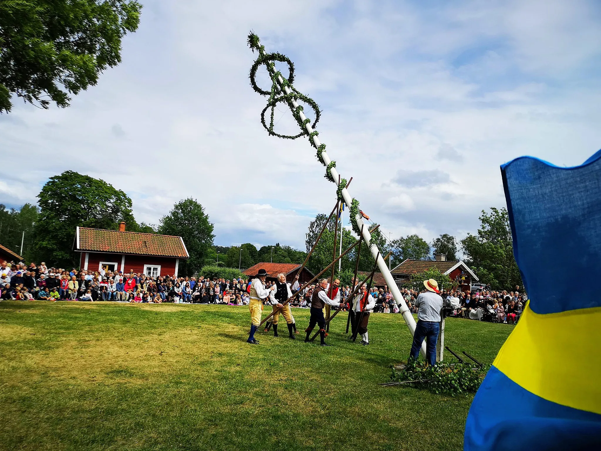 Photo showing: Västanfors Hembygdsgård i Fagersta, en mötesplats för Fagerstabor och turister. Midsommarafton är årets höjdpunkt!