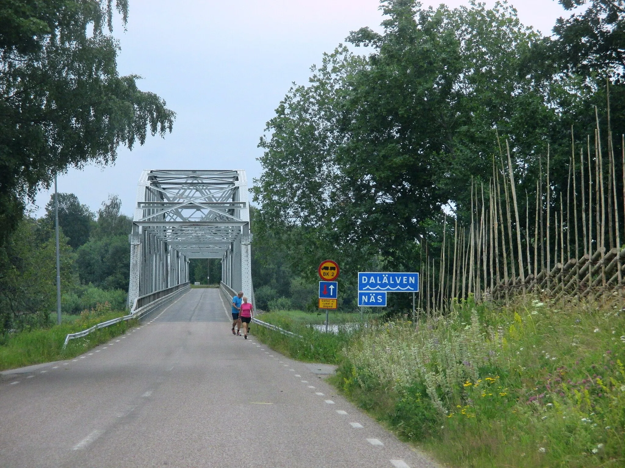 Photo showing: Bro över Dalälven på länsväg W702 i Näs, By socken, Folkare härad, Avesta kommun, Dalarnas län, Dalarna, Sverige.