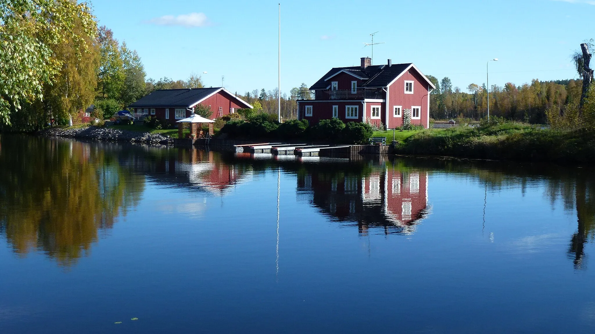 Photo showing: House on canal Lillälven in Torsång, Dalarna, Sweden