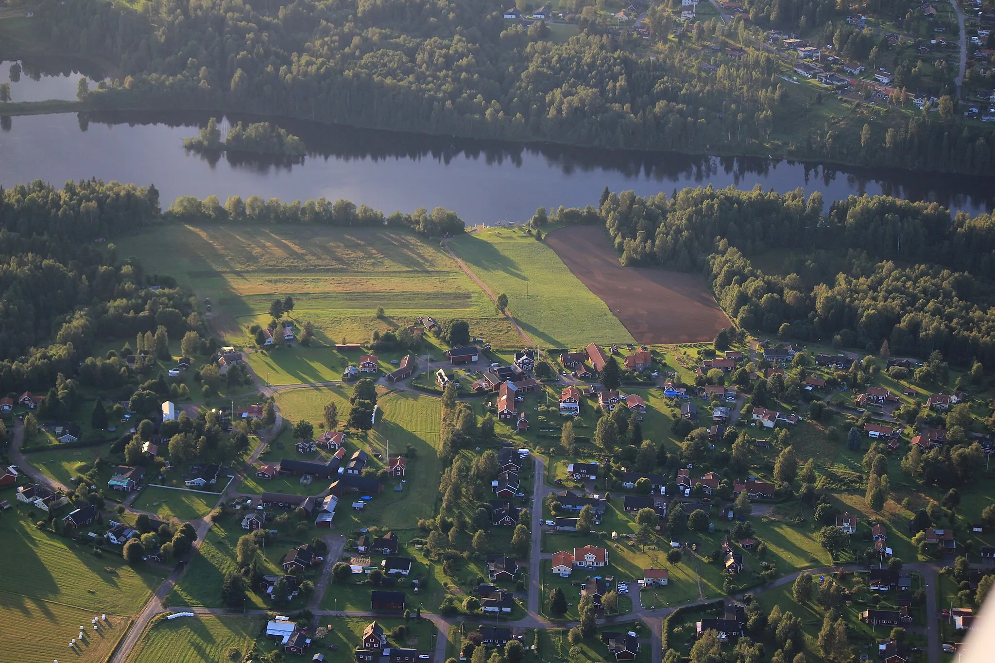 Photo showing: Flygfoto över Bäsna, Borlänge kommun, Dalarnas län, Sverige
