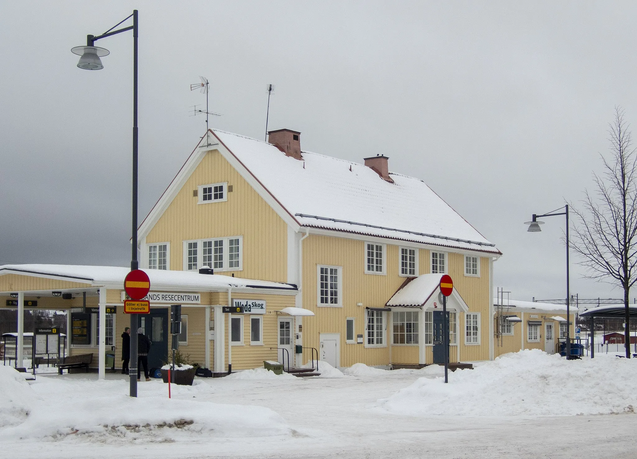 Photo showing: Leksands resecentrum. Järnvägsstationen invigd 1914.