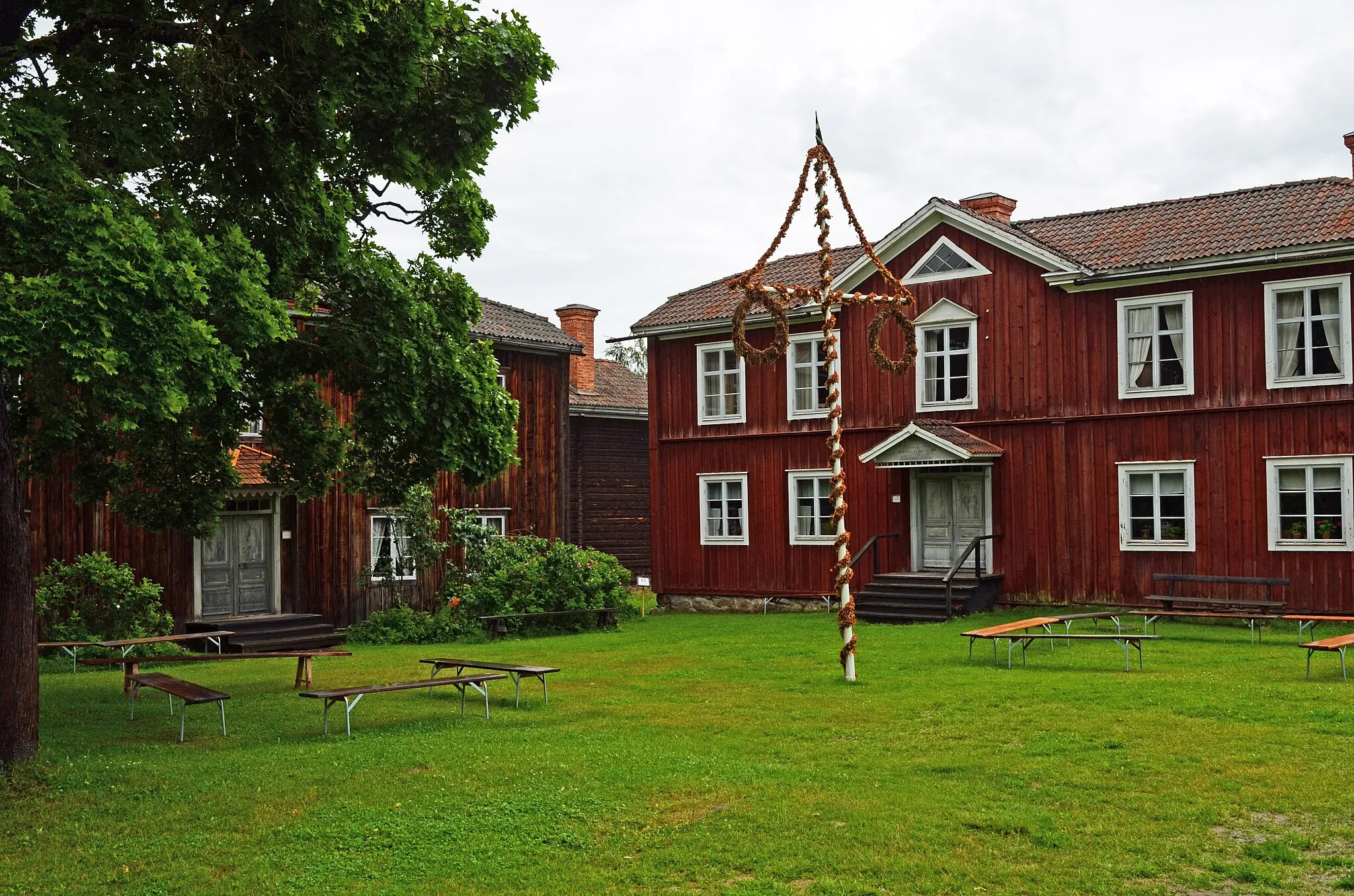 Photo showing: Mangårdsbyggnad i Västerby hembygdsby i Rengsjö församling i Bollnäs kommun, Hälsingland. Hembygdsbyn är en gammal klungby med ett trettiotal byggnader. Foto: Urban Sikeborg 2012-07-09.