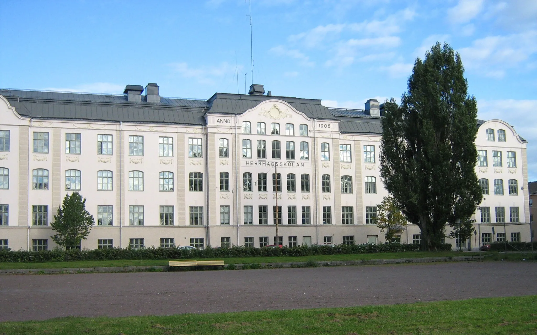 Photo showing: Herrhagsskolan in Karlstad. Arkitekt Carl Nissen. Byggmästare : Jonsson & Pettersson