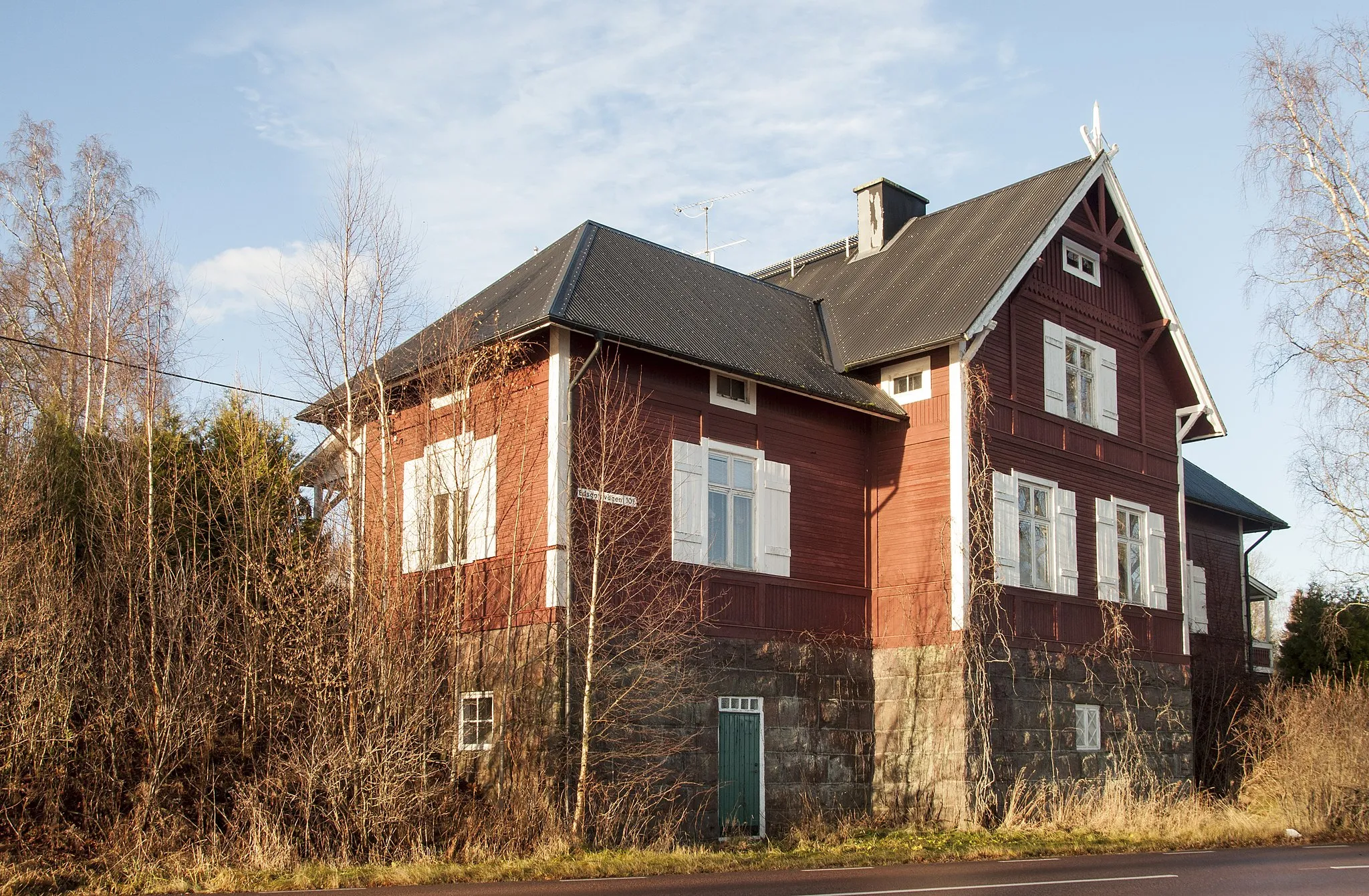 Photo showing: Edsgatans station vid  Karlstad–Munkfors Järnväg. Invigd 1904. Arkitekt troligen Erik Lallerstedt