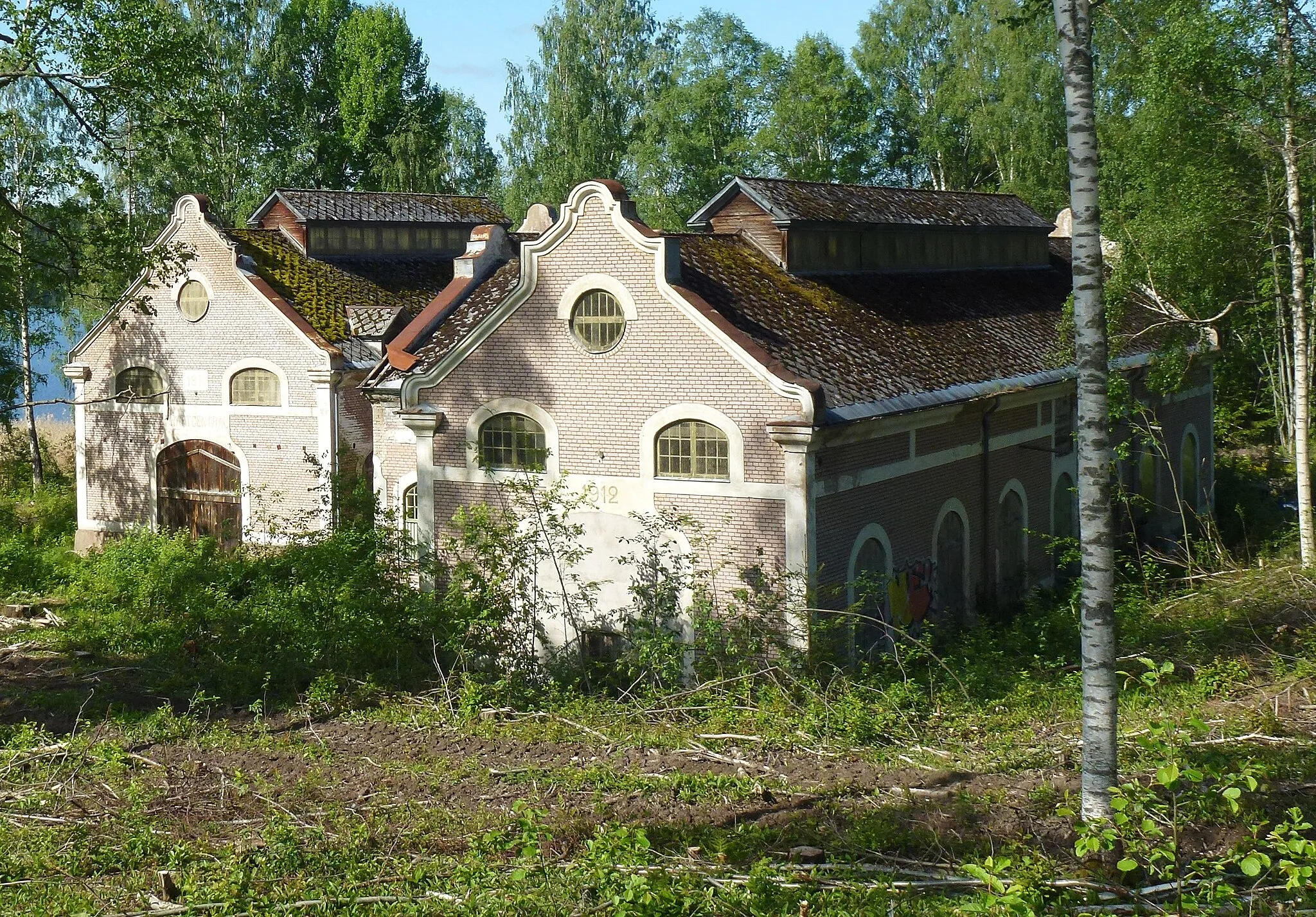 Photo showing: Lekomberg Kraftcentrals gamla byggnad vid Väsman