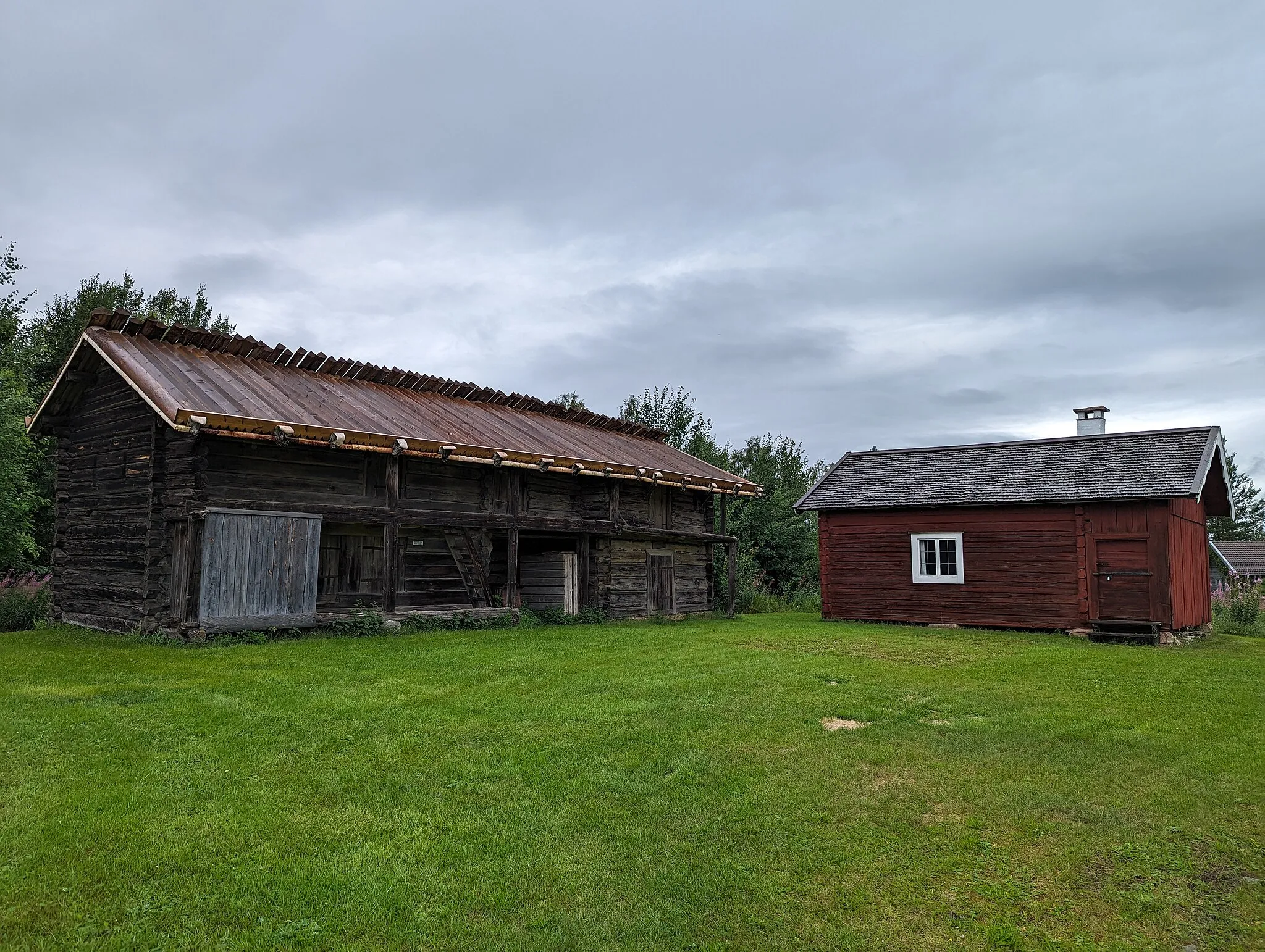 Photo showing: Malungs hembygdsgård i Malung den 18 juli 2023.

This file was made possible through Svenska dansbandsveckan 2023, a community driven project funded by Wikimedia Sverige.