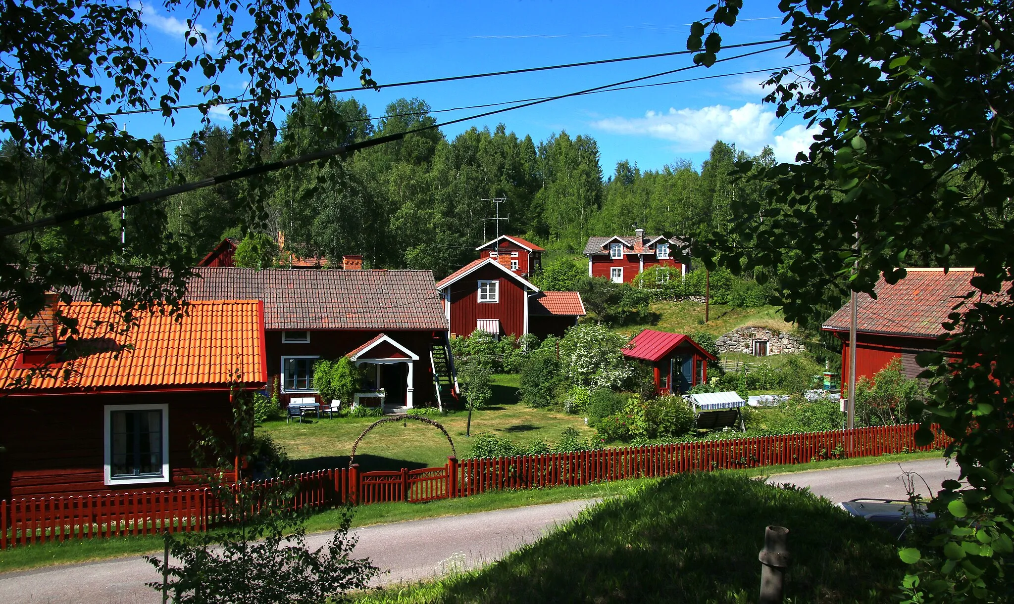 Photo showing: Boda Kyrkby. Samhället Västanå på Siljansleden.