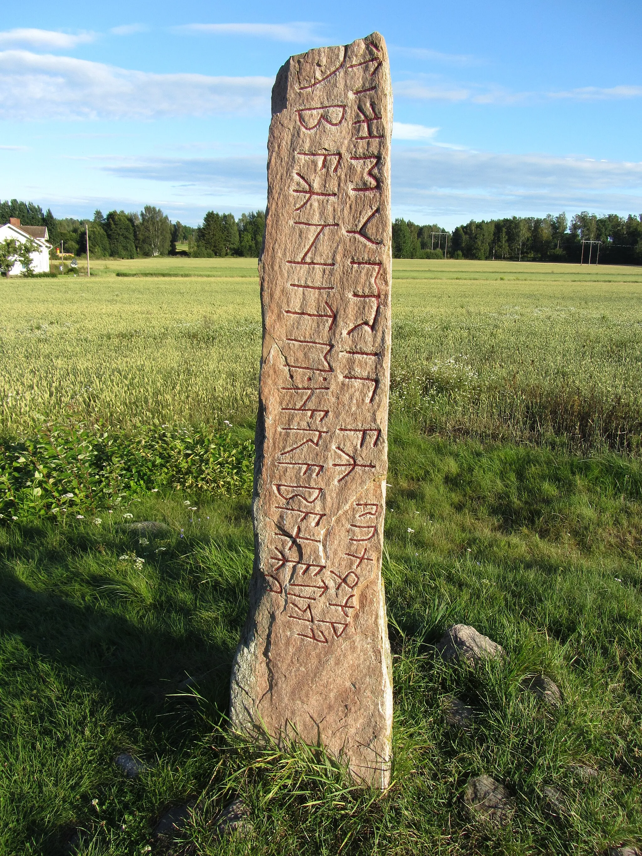 Photo showing: Runstenen i Järsberg, strax söder om Kristinehamn (ett par km) i sydöstra Värmland (Varnums socken, Ölme härad)