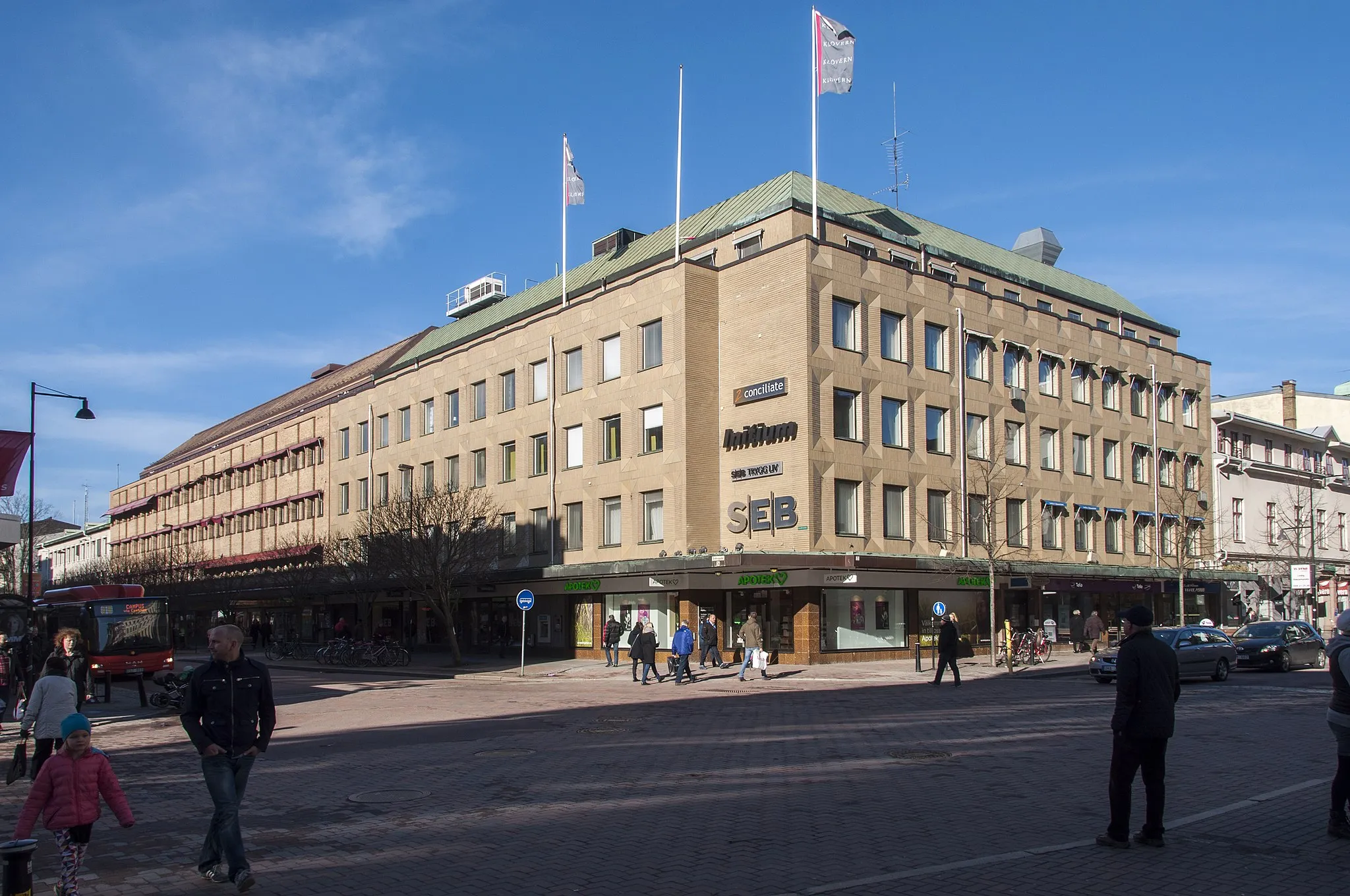 Photo showing: Björnen 7, Järnvägsgatan / Drottninggatan, Byggnadsår 1966, arkitekt Anders Tengbom