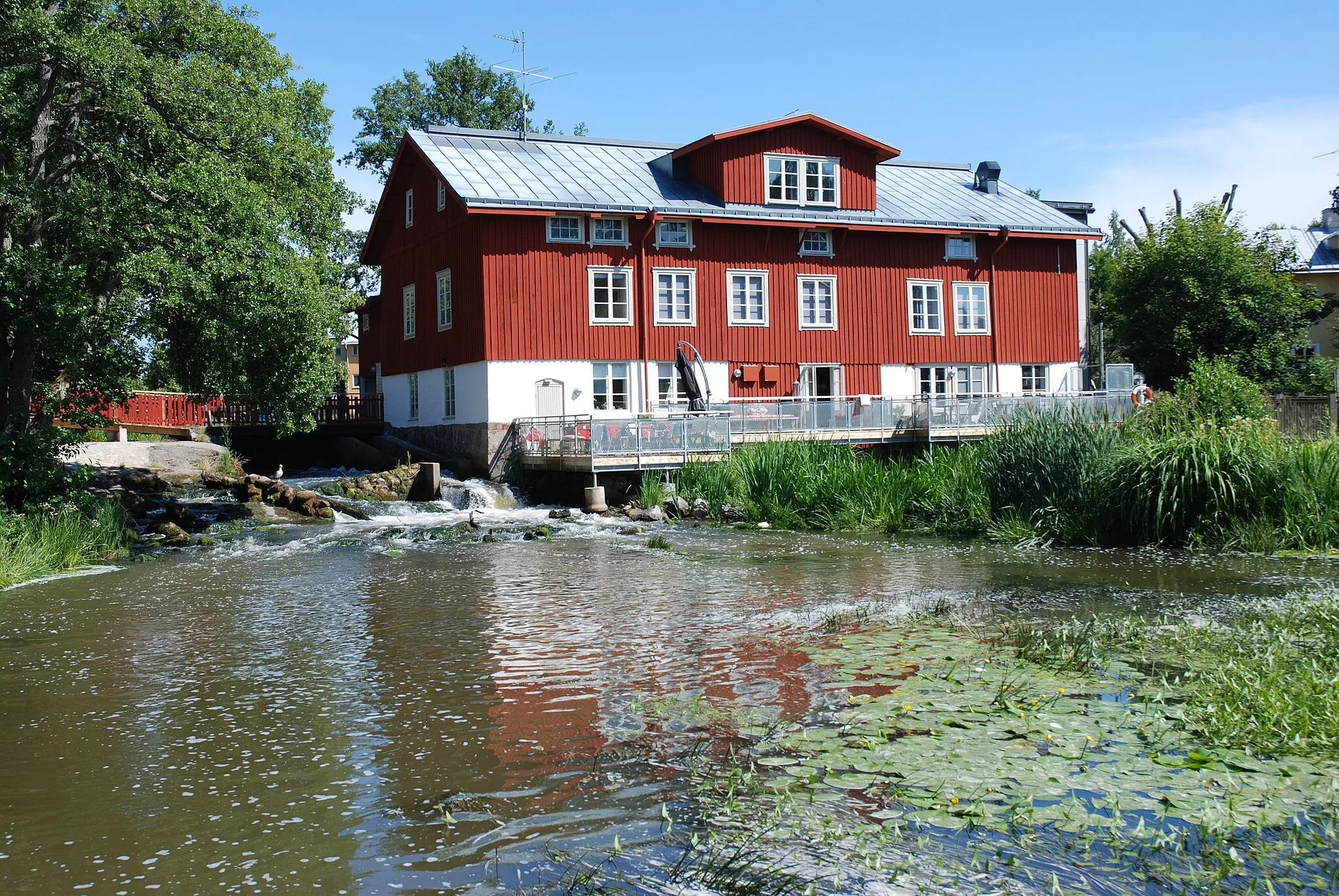 Photo showing: Trosa kvarn (Trosa water mill), Trosa, Sweden, from downstream the mill