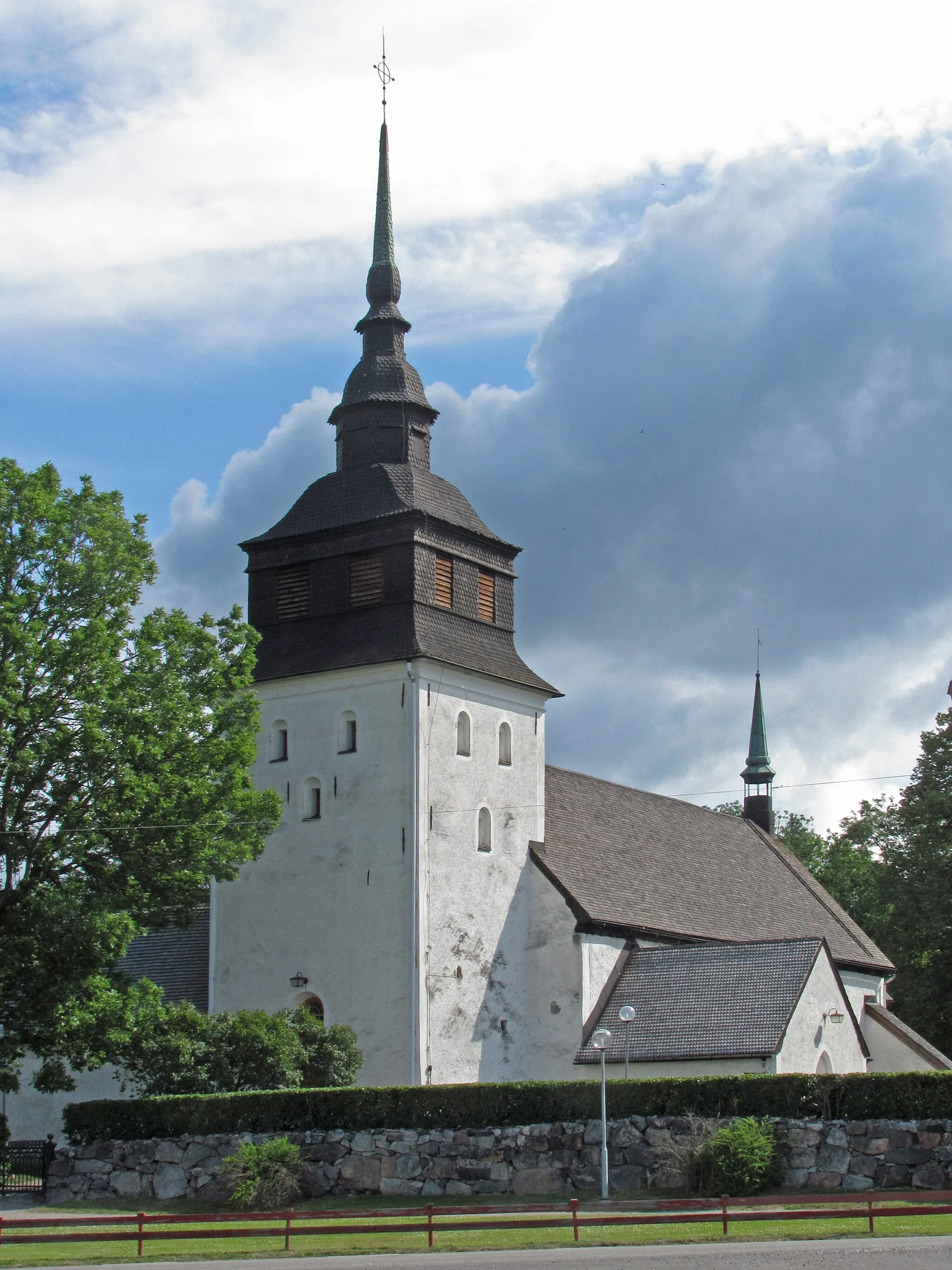 Photo showing: Vansö kyrka från sydväst