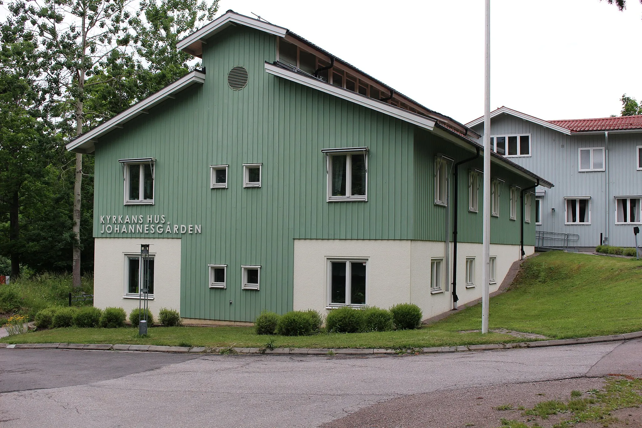 Photo showing: Kyrkans hus nordväst om Skutskärs kyrka.