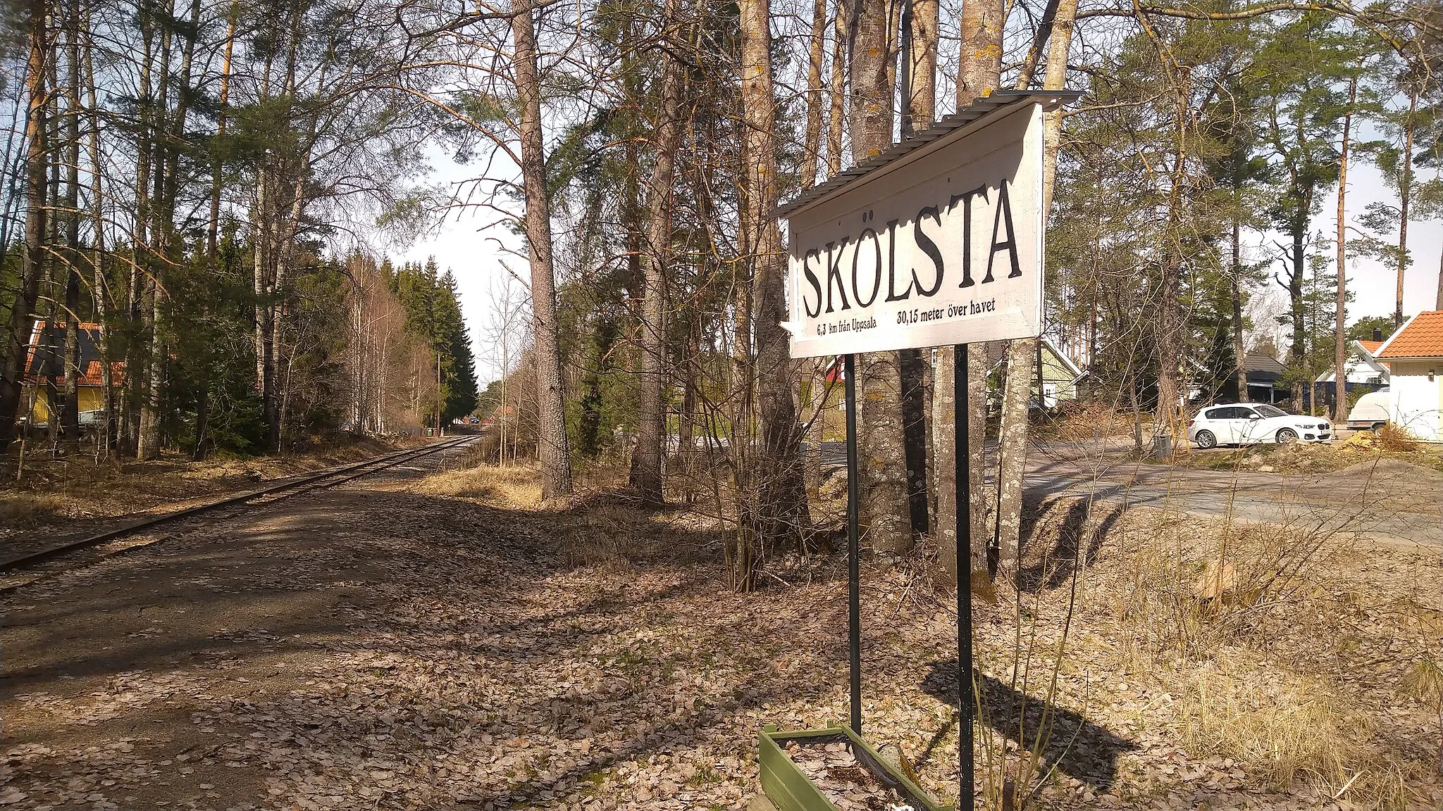 Photo showing: The Lennakatten heritage railway's stop in Skölsta, a small Swedish municipality located 6 kilometers east of Uppsala.