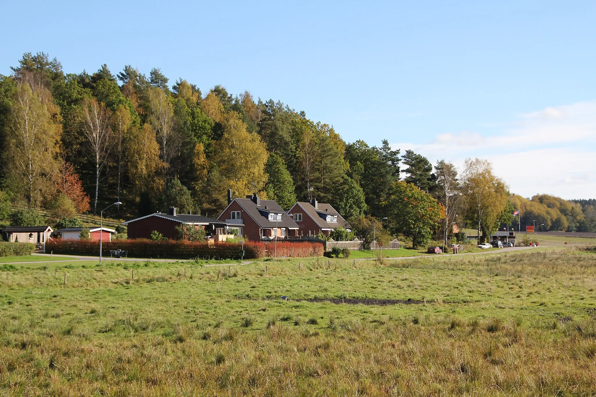 Photo showing: Vy över Aspa i Ludgo socken, Nyköping, från Aspa bro.