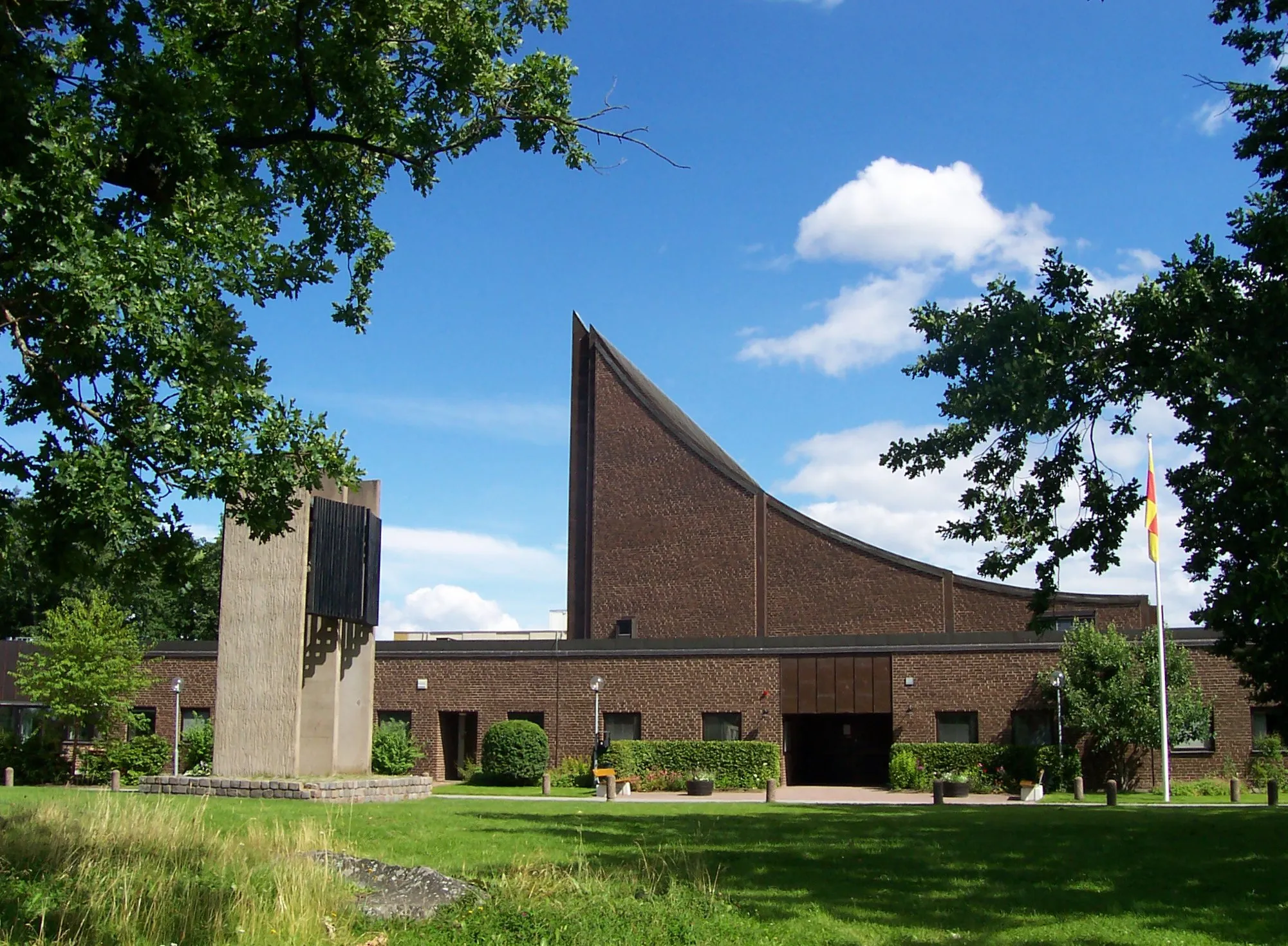 Photo showing: Skäggetorps kyrka, Linköping. Skäggetorp church. An unusually active church with around 60-70 volunteers.